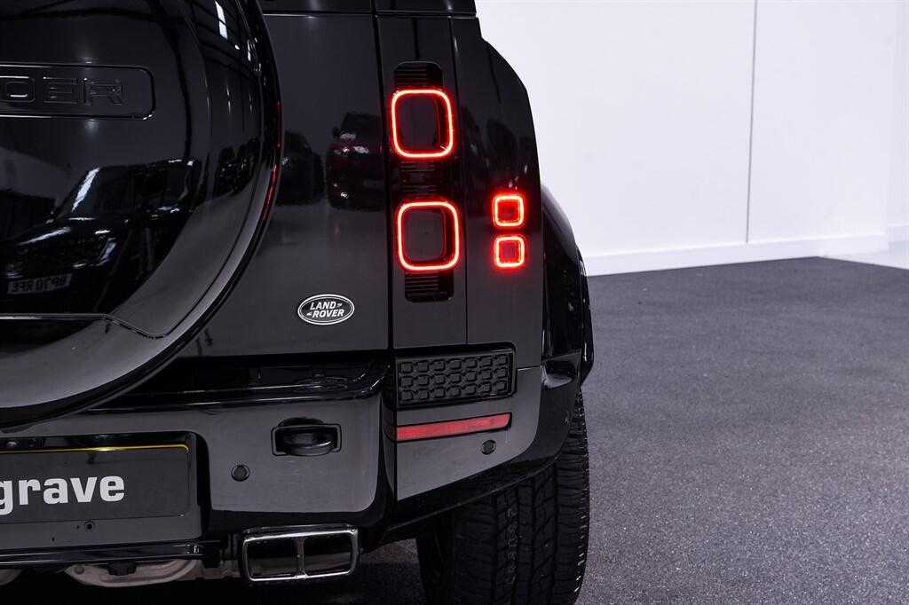 Land Rover Defender 110 - Image 15