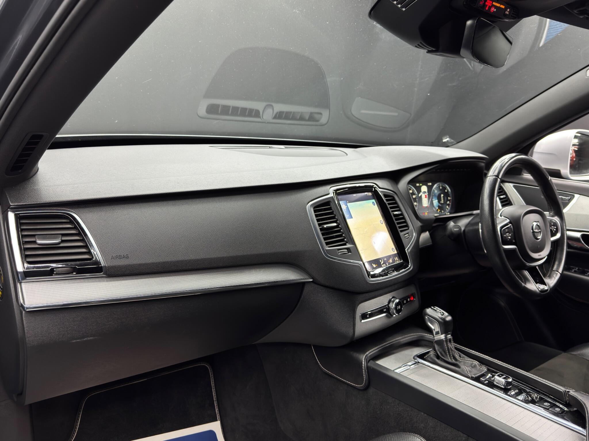 Volvo XC90 - Image 11