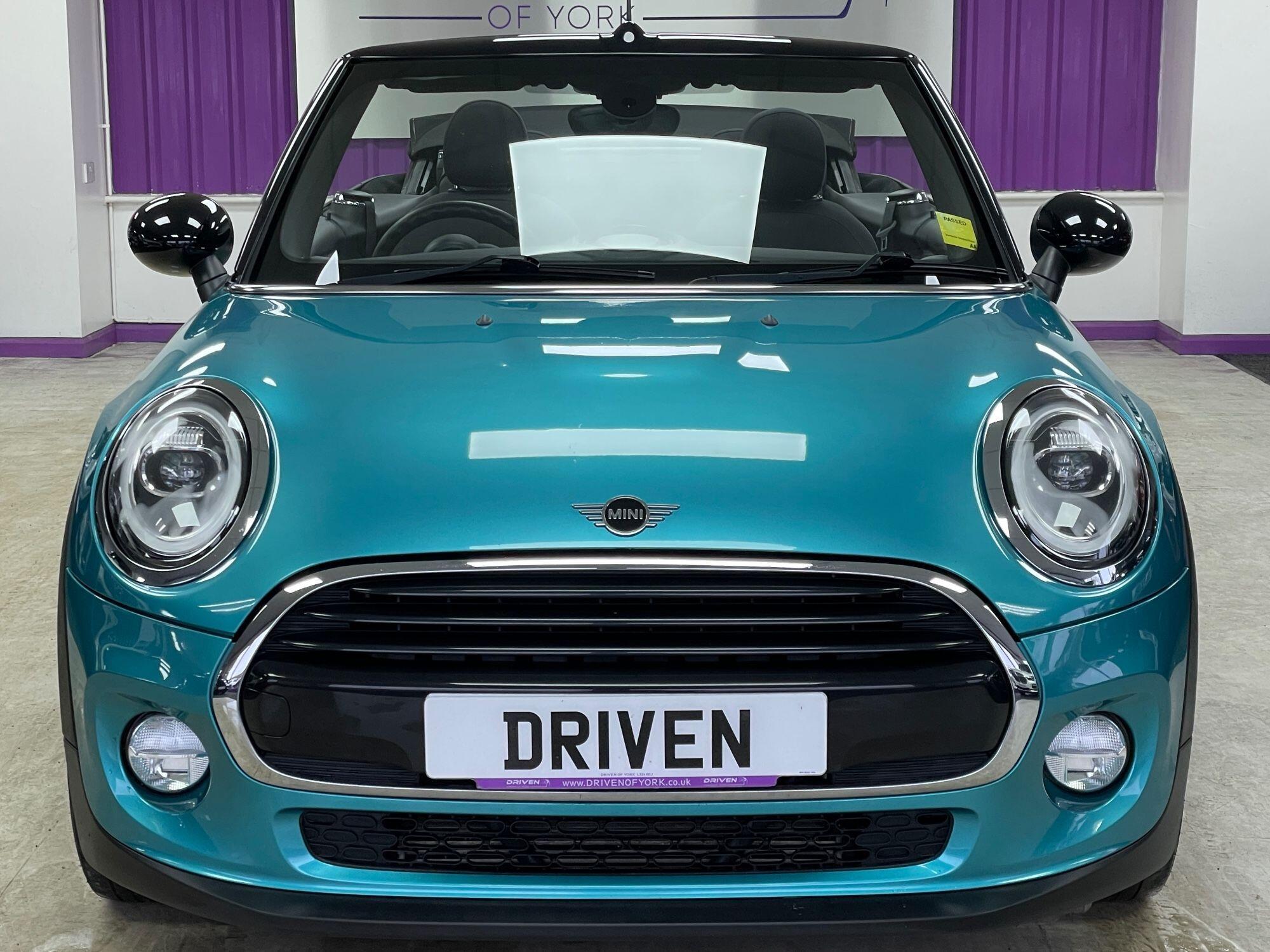 MINI Convertible - Image 8