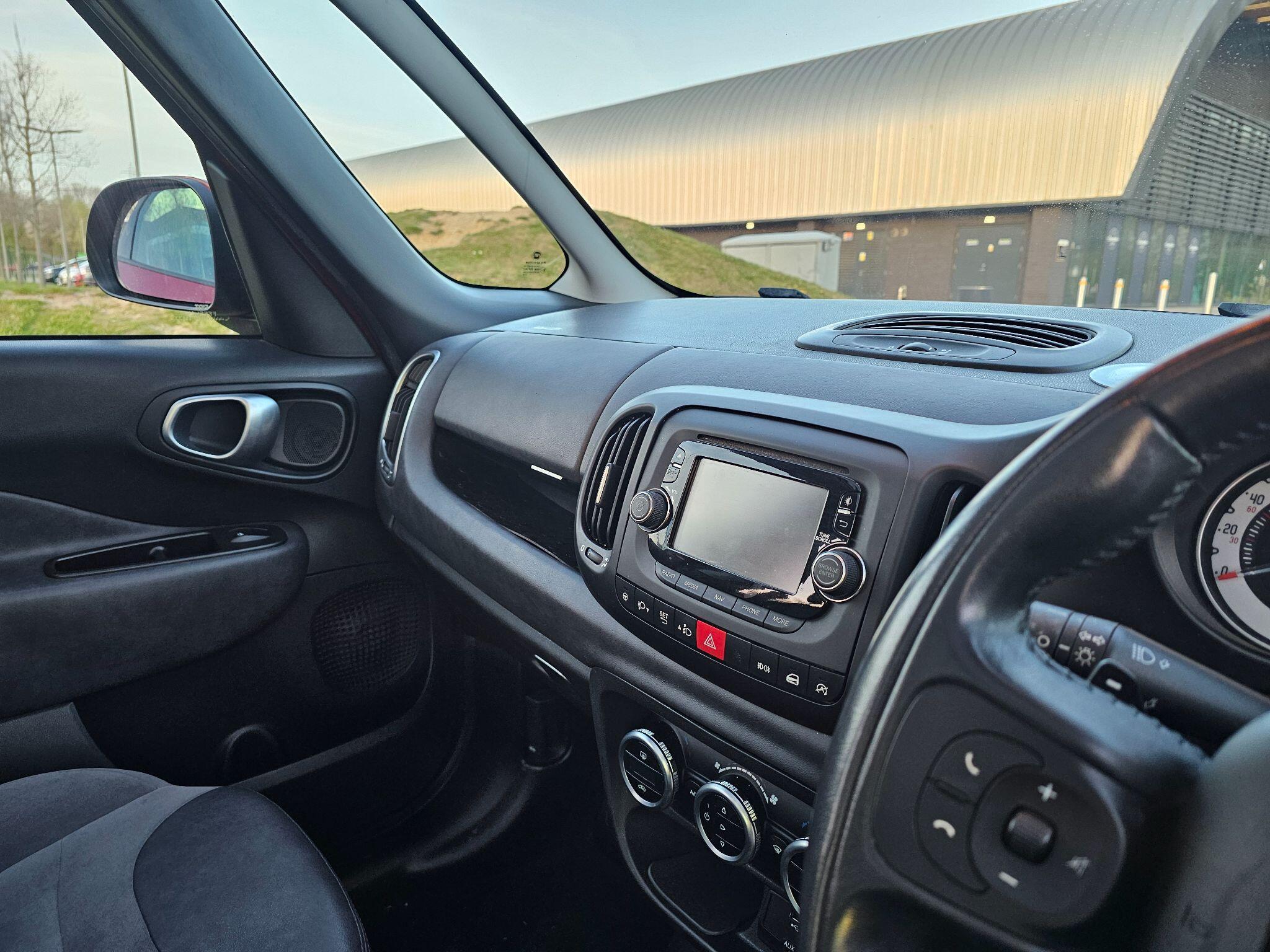 Fiat 500L - Image 17