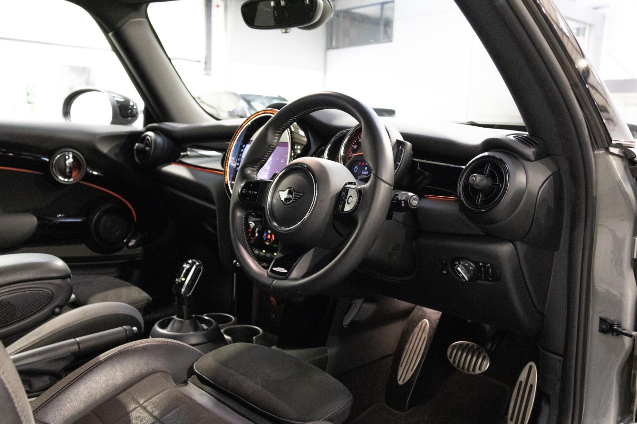 MINI Hatch - Image 11