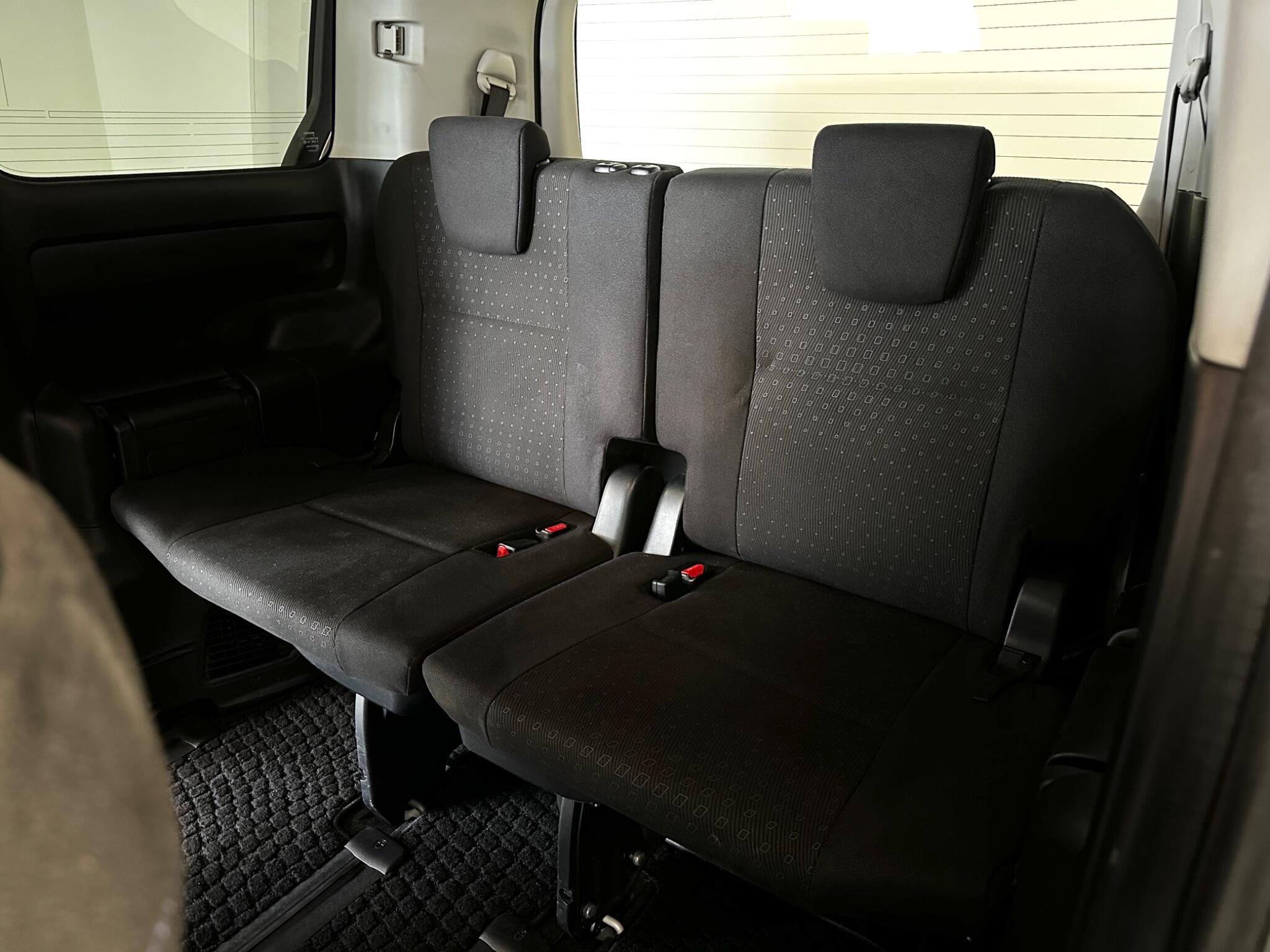 Toyota Noah - Image 20