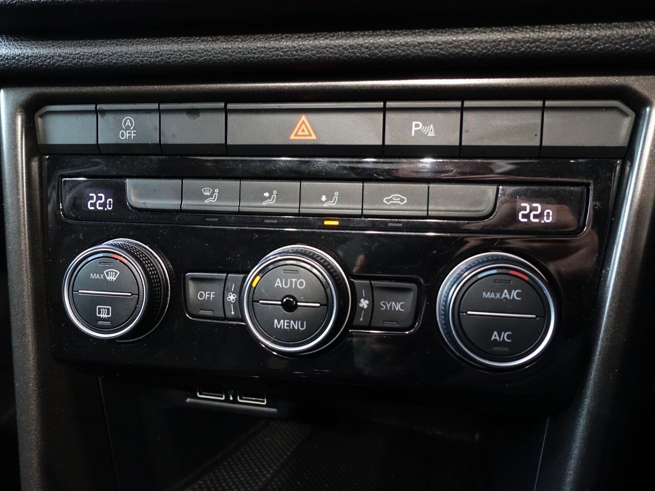 Volkswagen T-Roc - Image 29