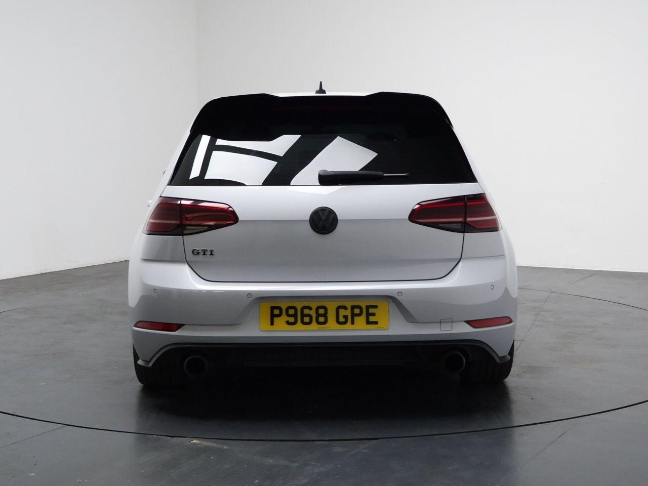 Volkswagen Golf - Image 11