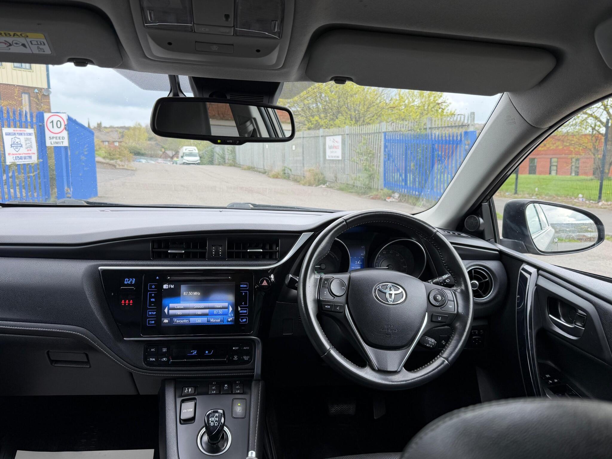 Toyota Auris - Image 14