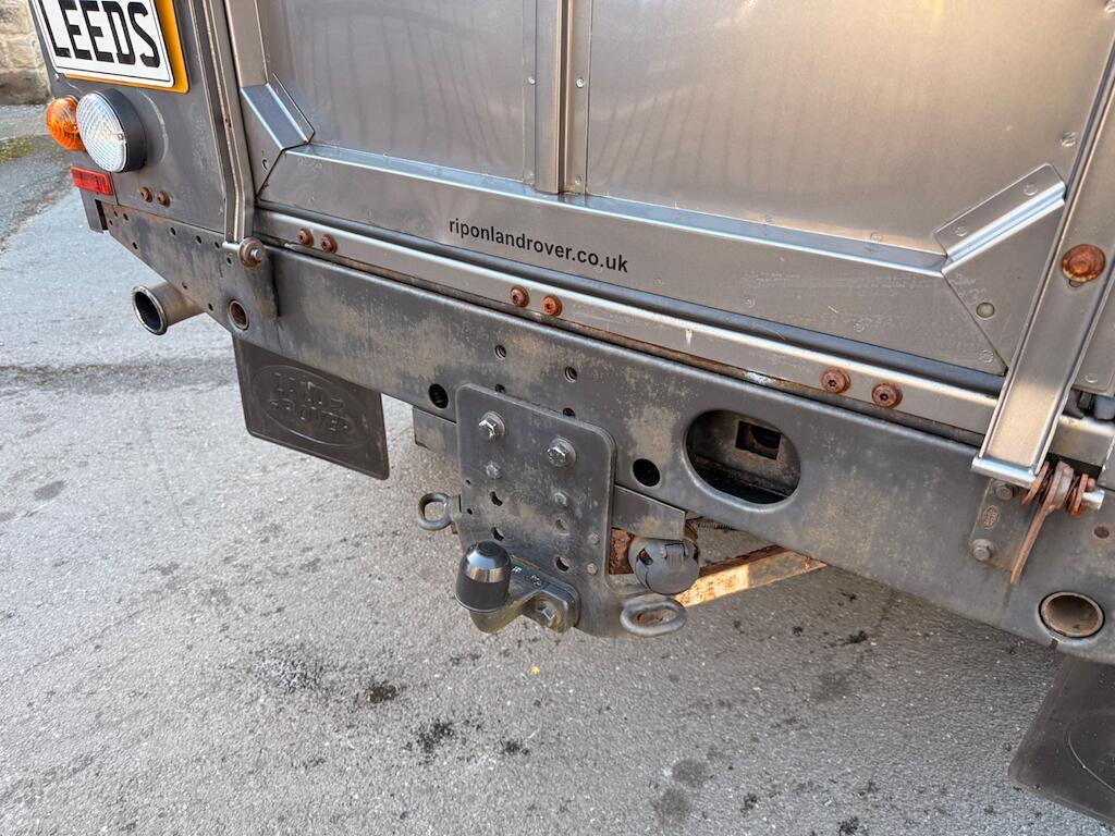 Land Rover Defender 110 - Image 12