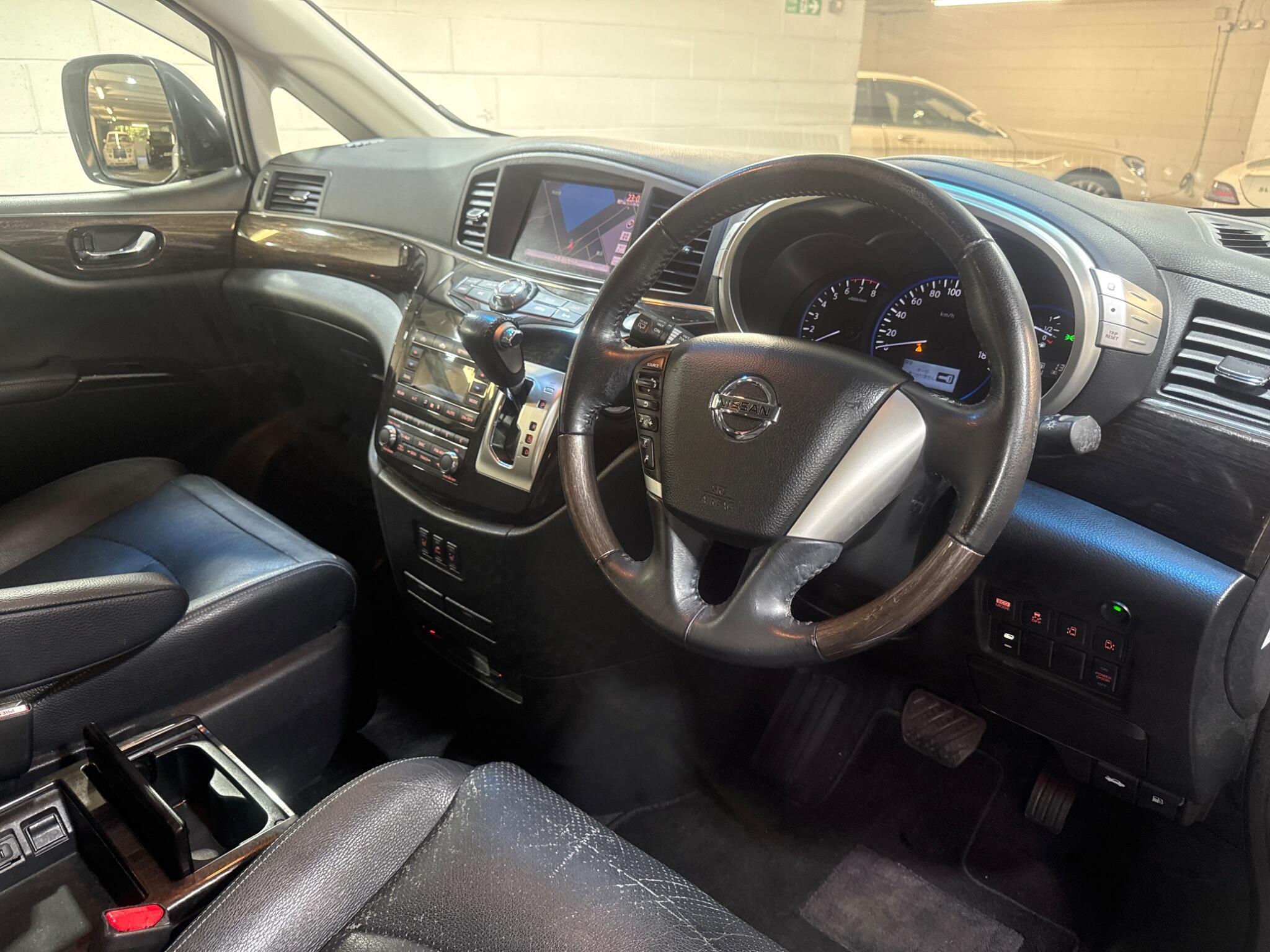 Nissan Elgrand - Image 9