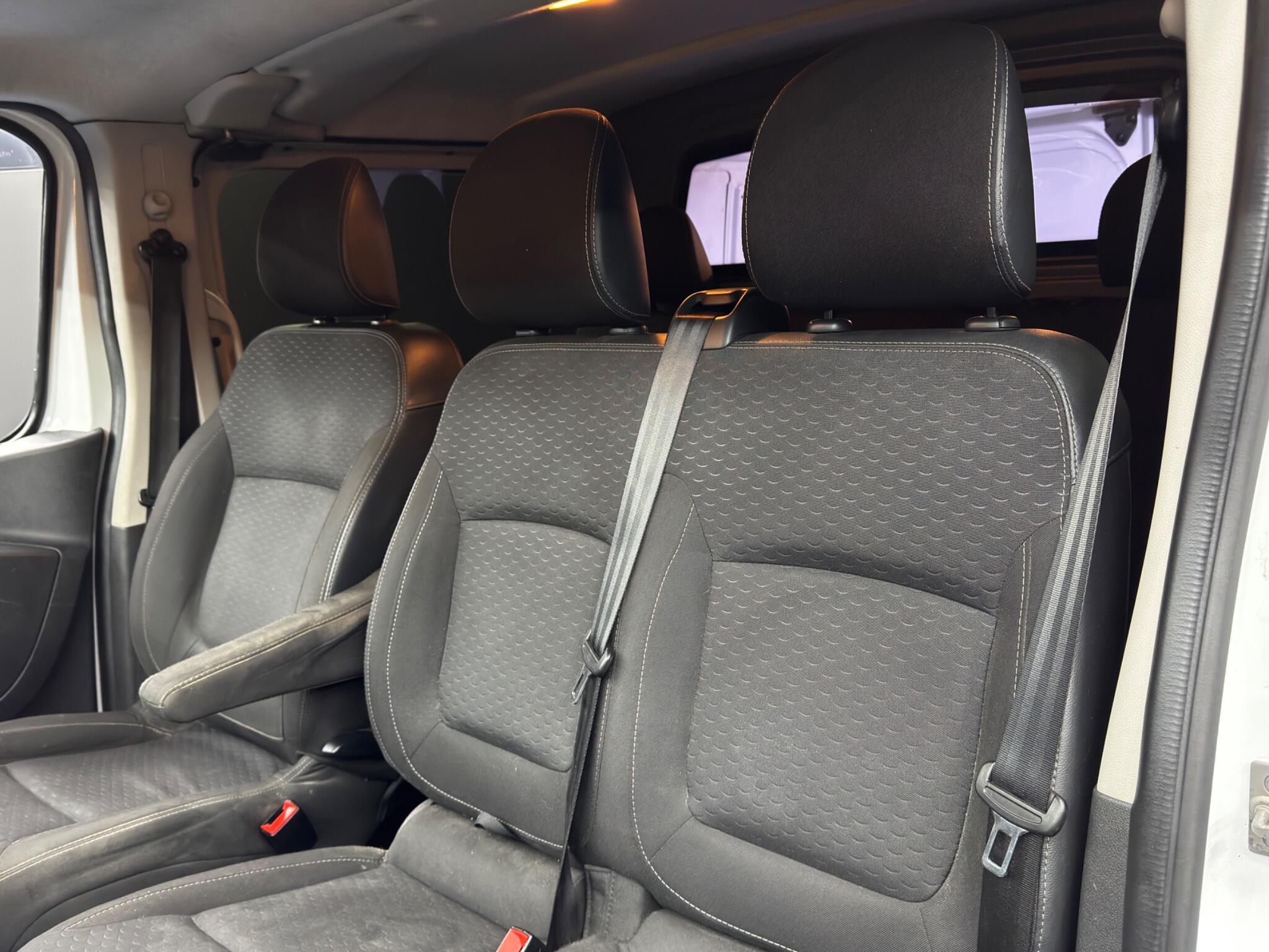 Vauxhall Vivaro - Image 13