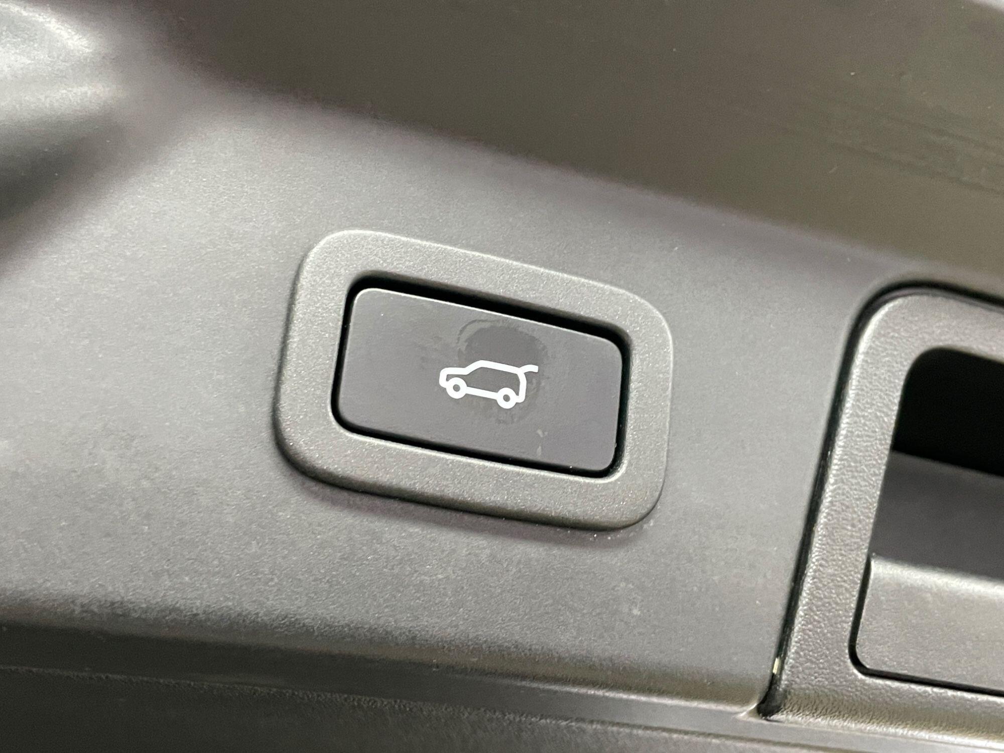 Land Rover Range Rover Velar - Image 20