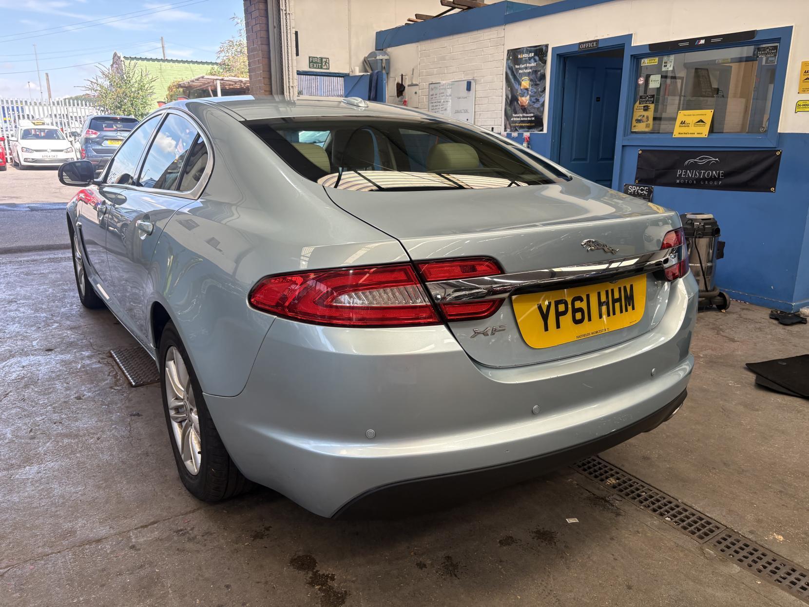 Jaguar XF - Image 7