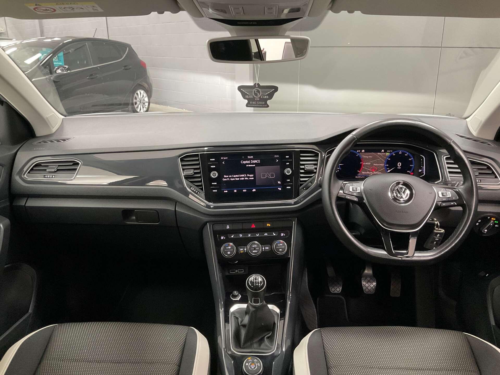 Volkswagen T-Roc - Image 11