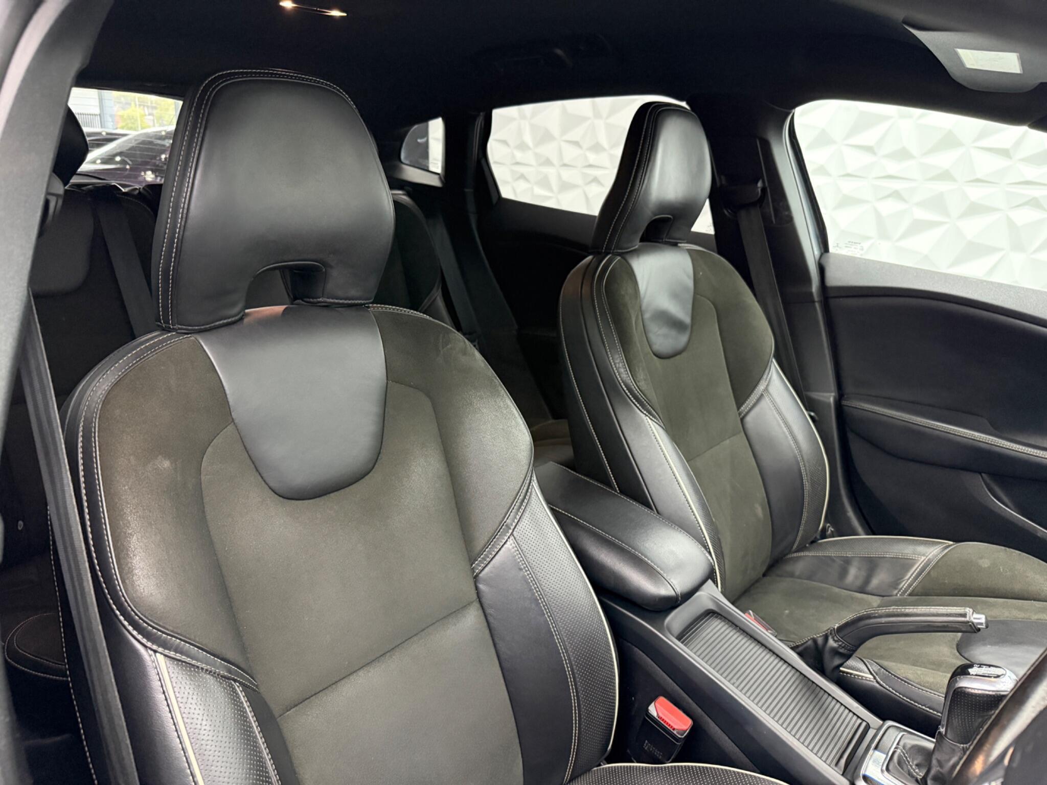 Volvo V40 - Image 19