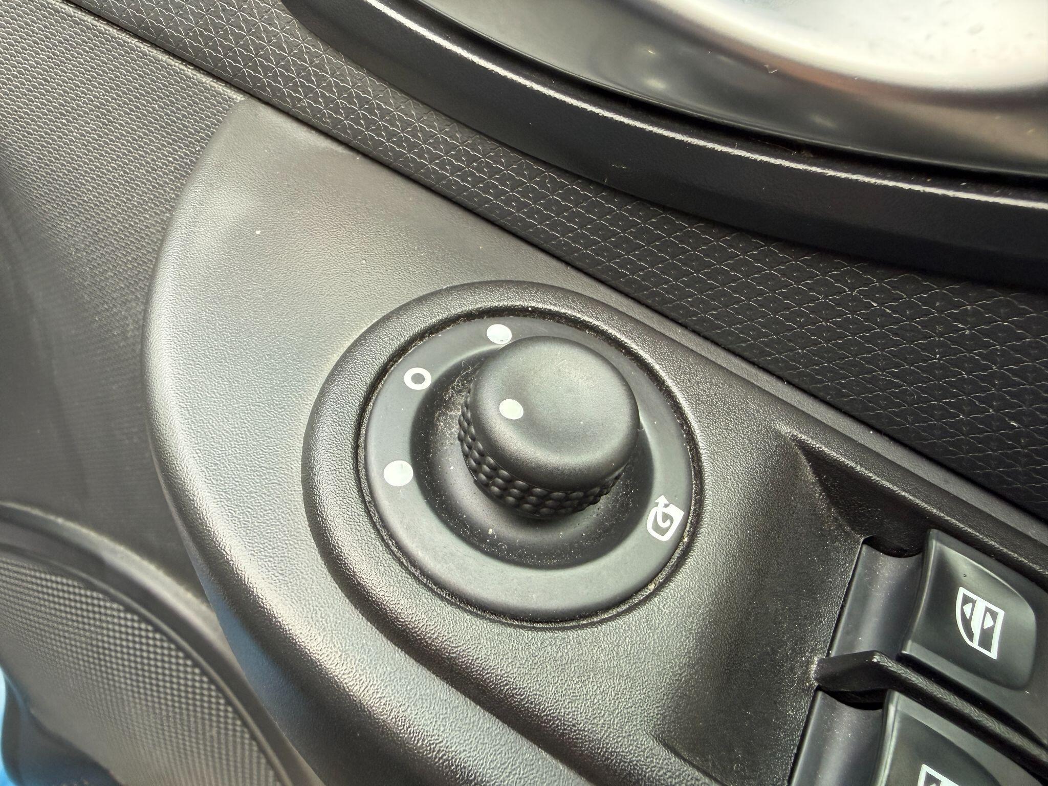 Renault Clio - Image 62