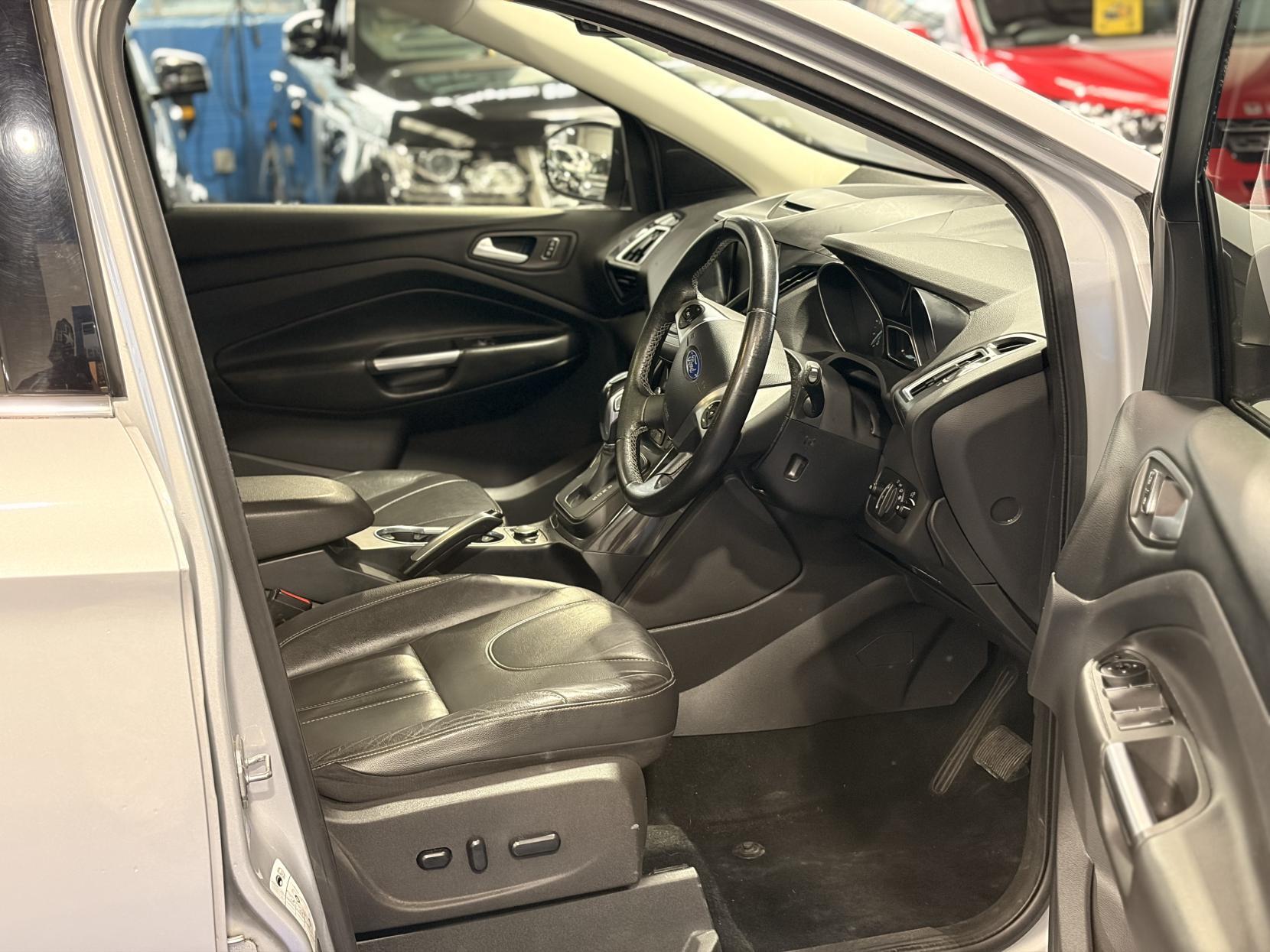 Ford Kuga - Image 17