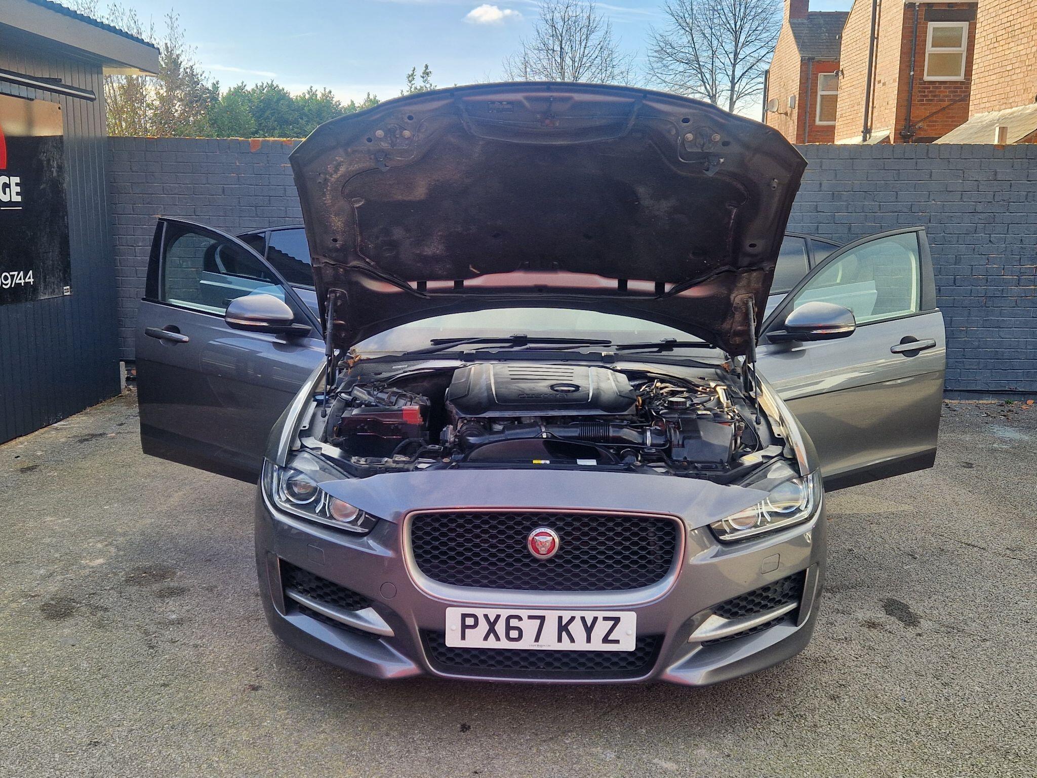 Jaguar XE - Image 13