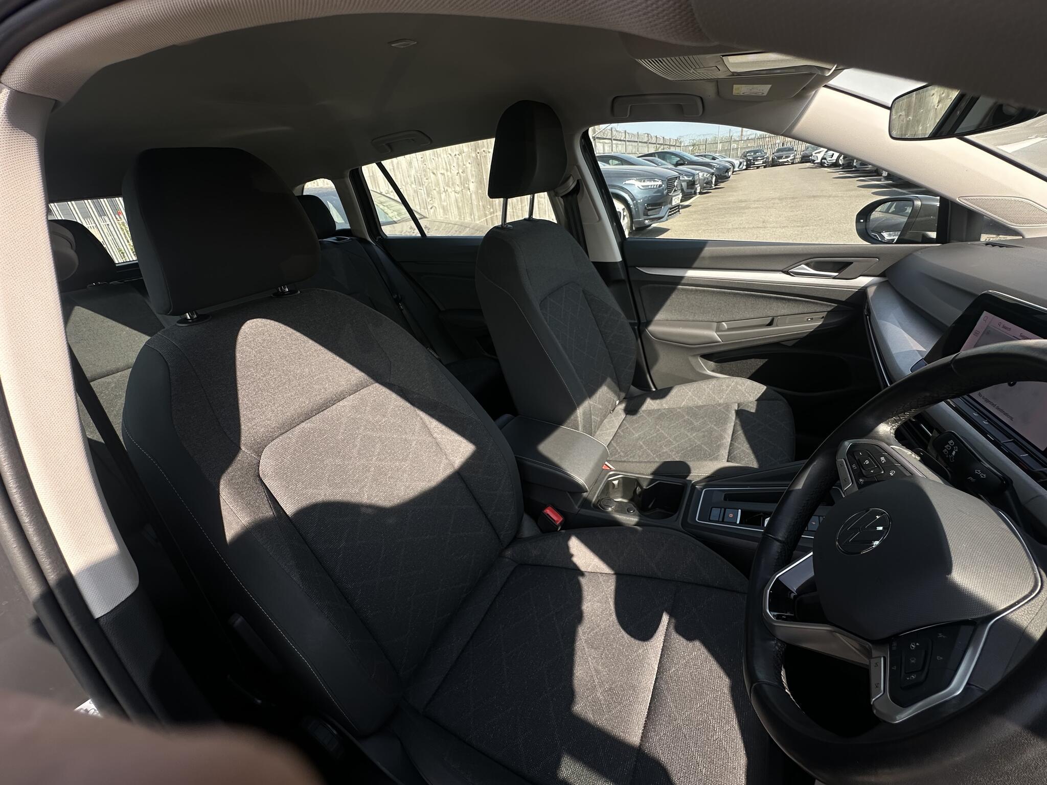 Volkswagen Golf - Image 20