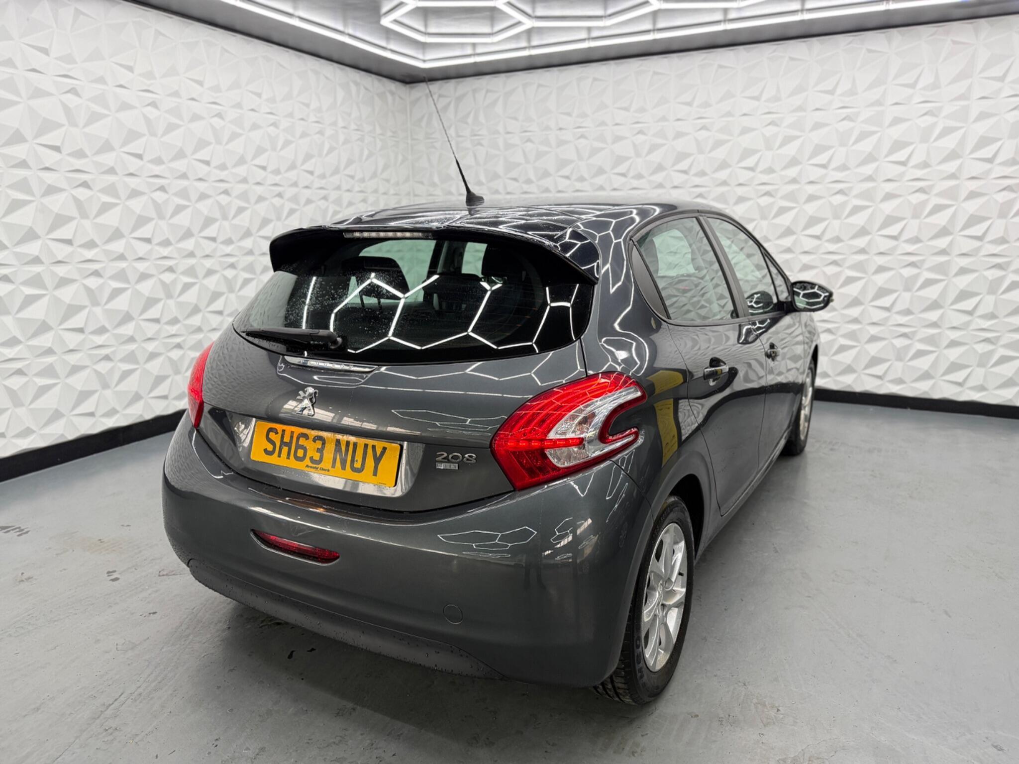 Peugeot 208 - Image 9