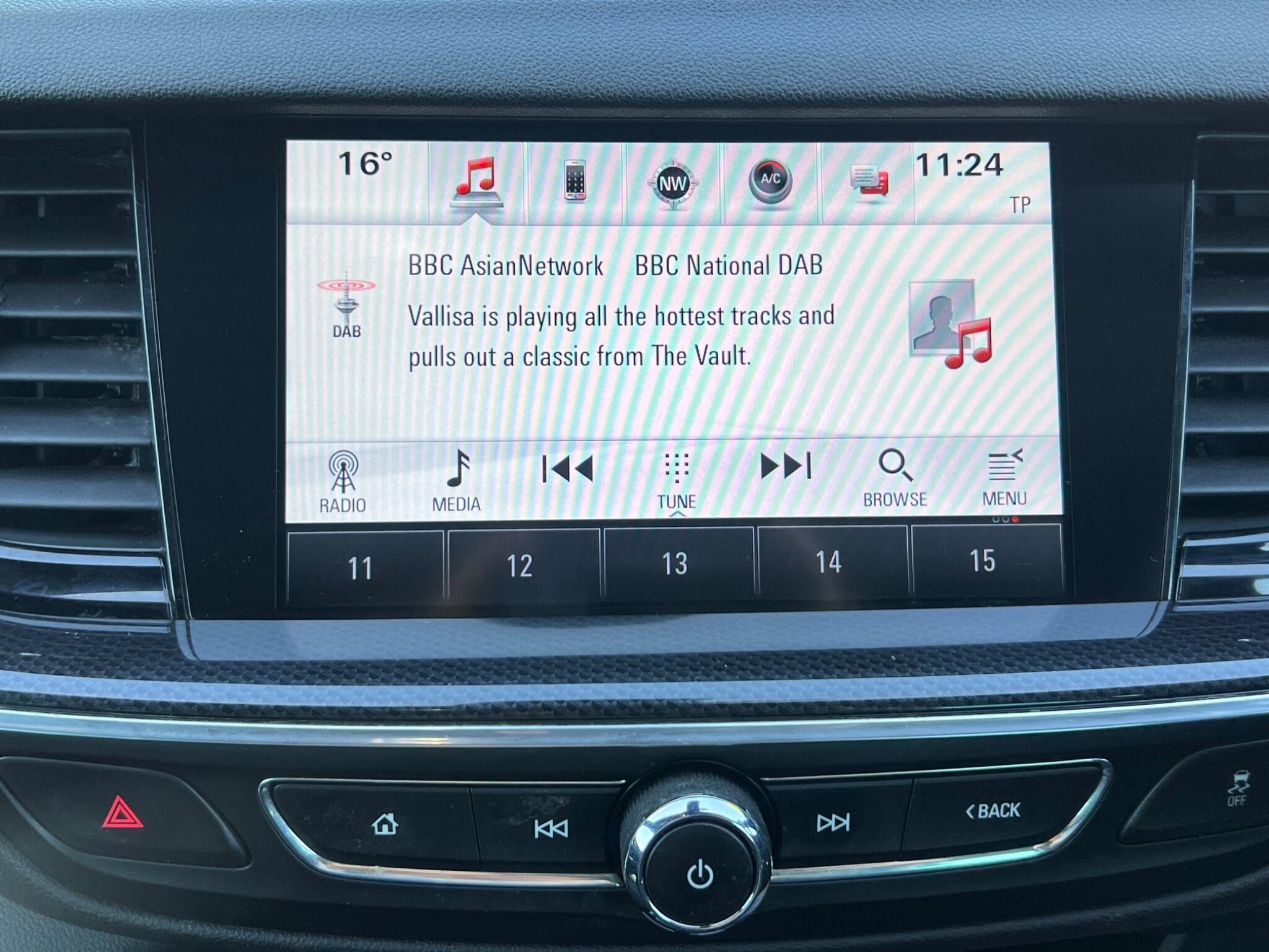 Vauxhall Insignia - Image 20