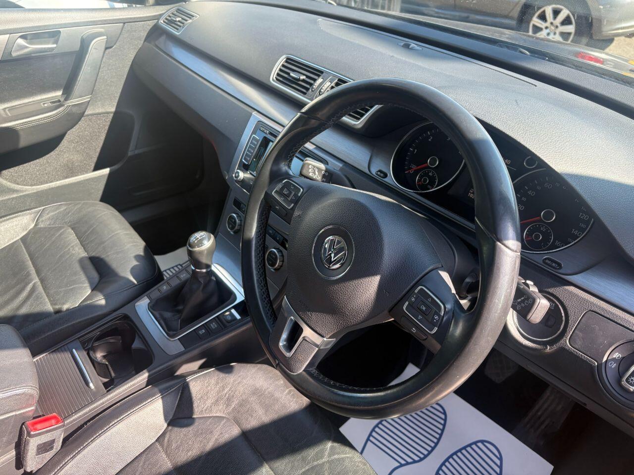 Volkswagen Passat - Image 11