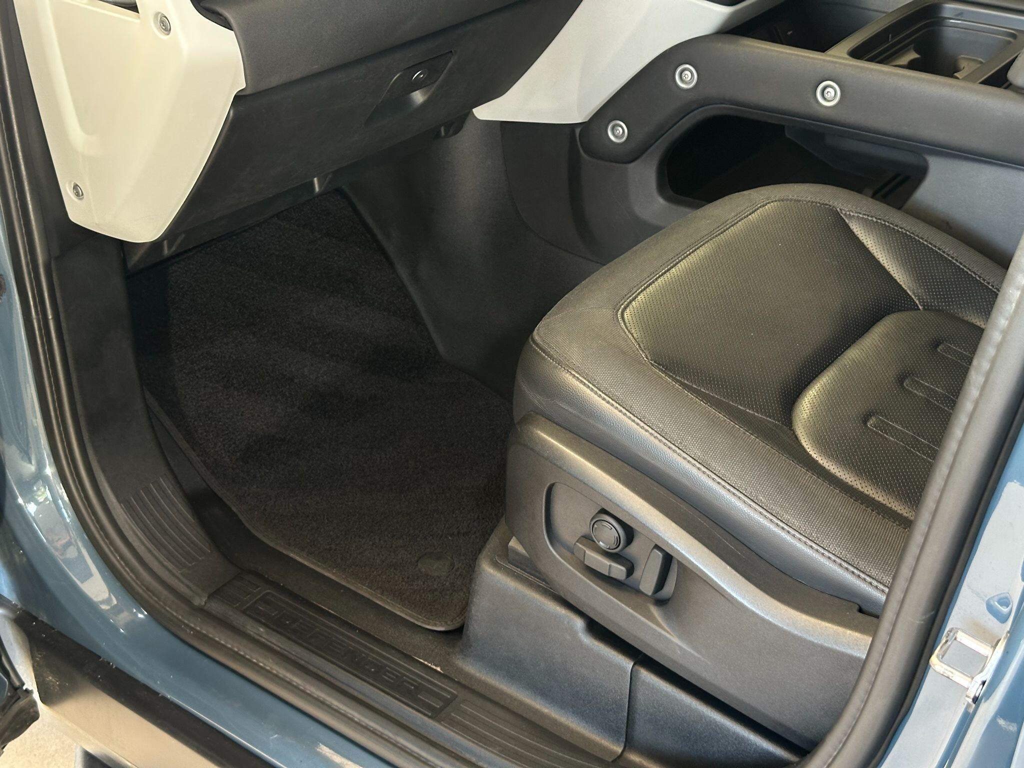 Land Rover Defender 110 - Image 3