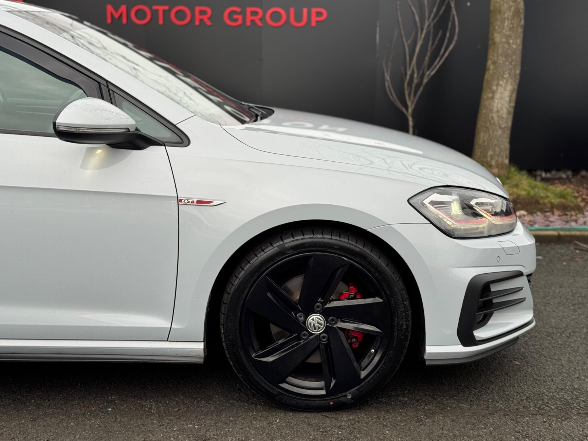 Volkswagen Golf - Image 13