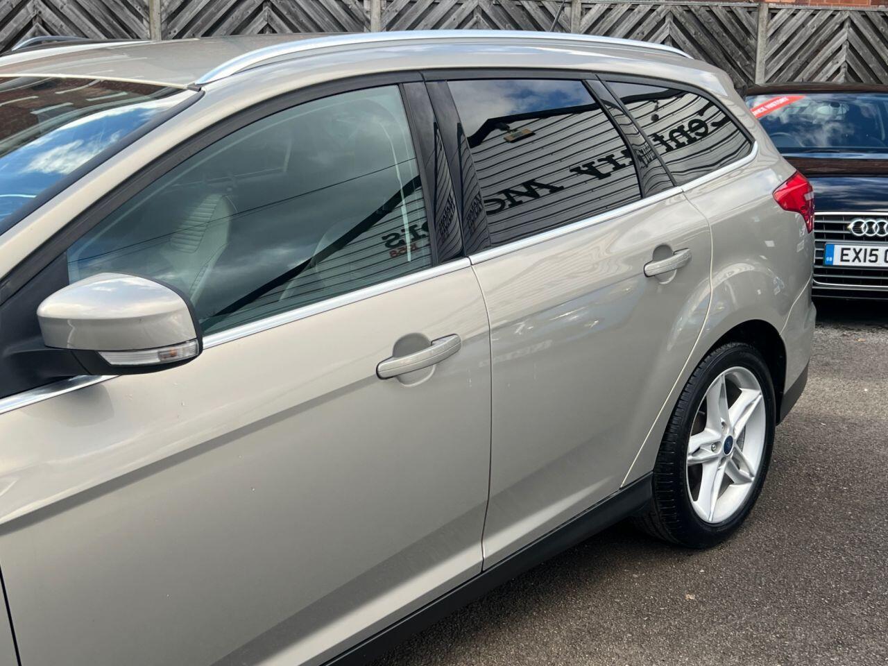 Ford Focus - Image 11