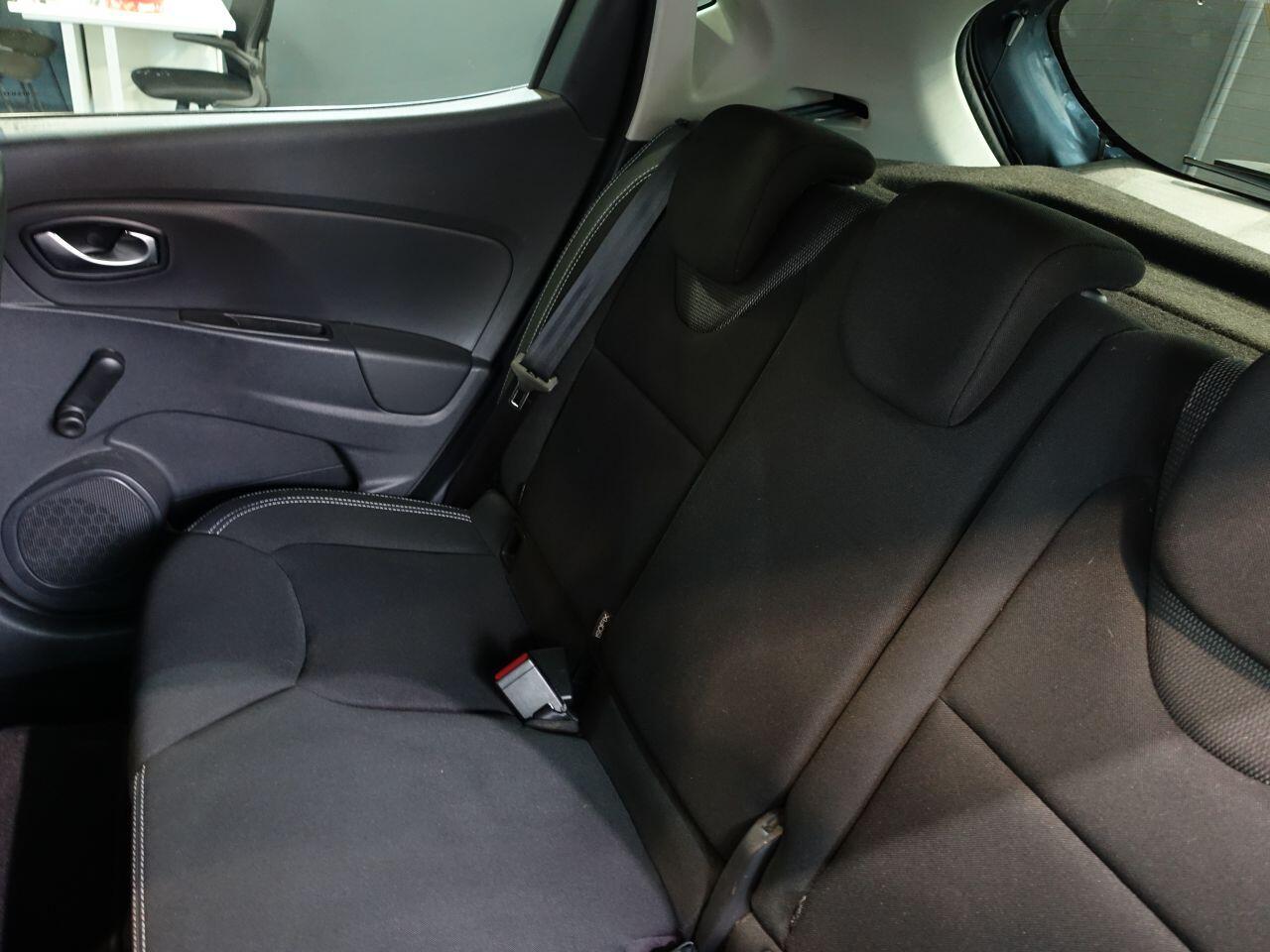 Renault Clio - Image 17