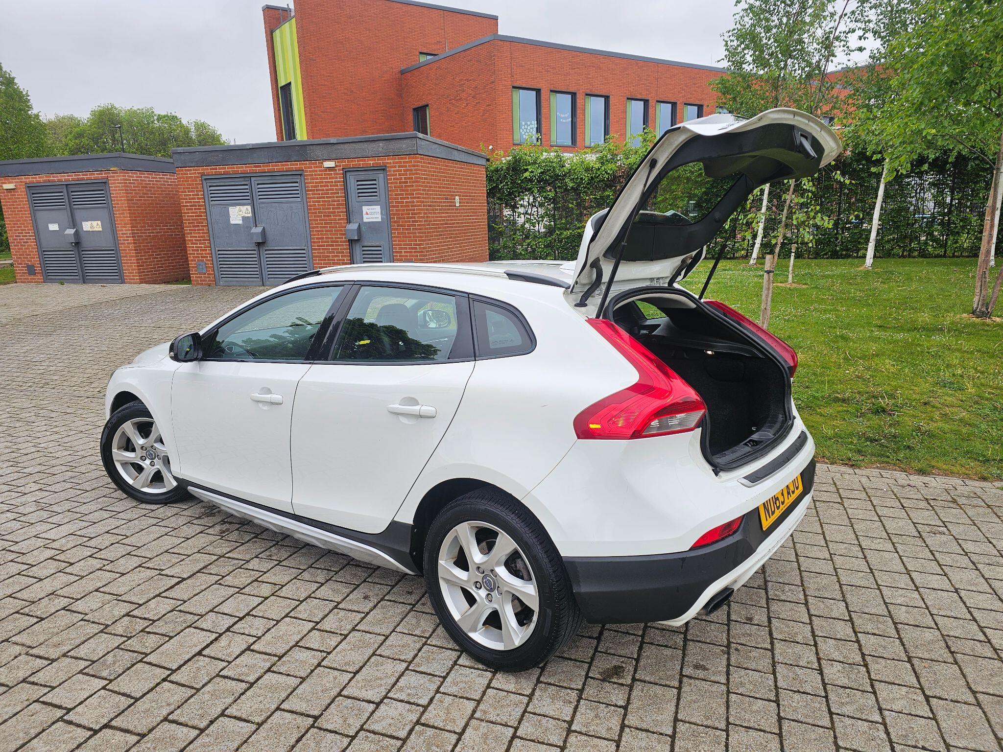 Volvo V40 CROSS COUNTRY - Image 25