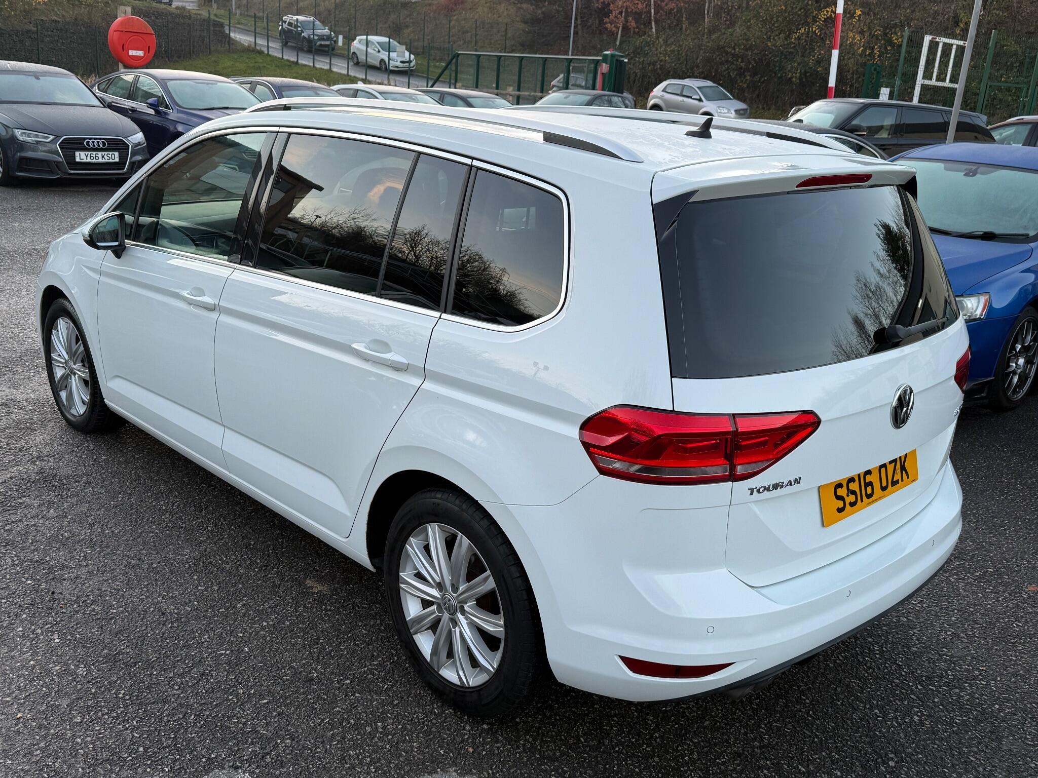 Volkswagen Touran - Image 12