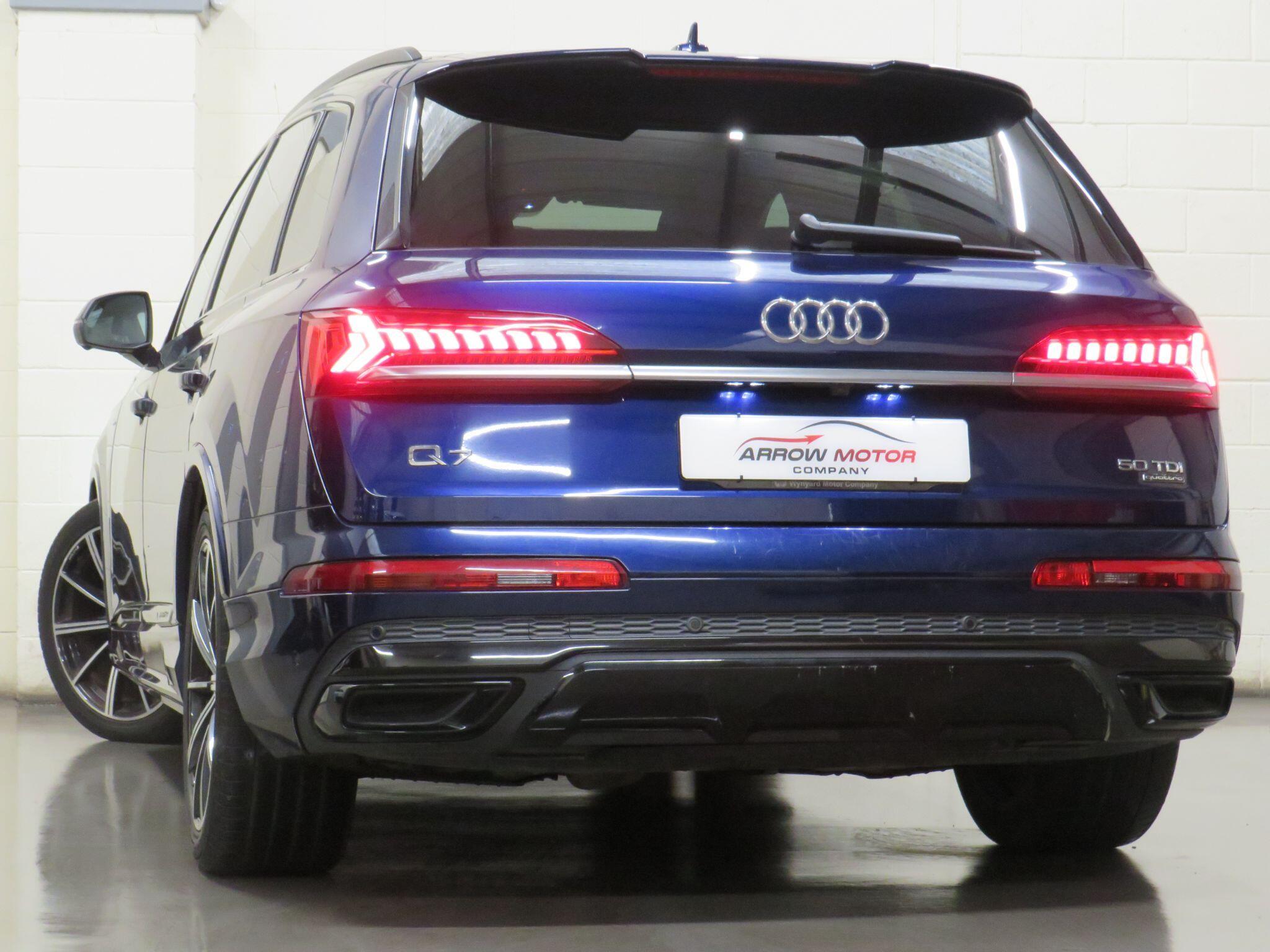 Audi Q7 - Image 8