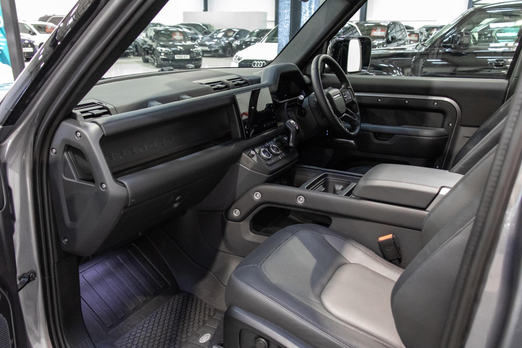 Land Rover Defender 90 - Image 17