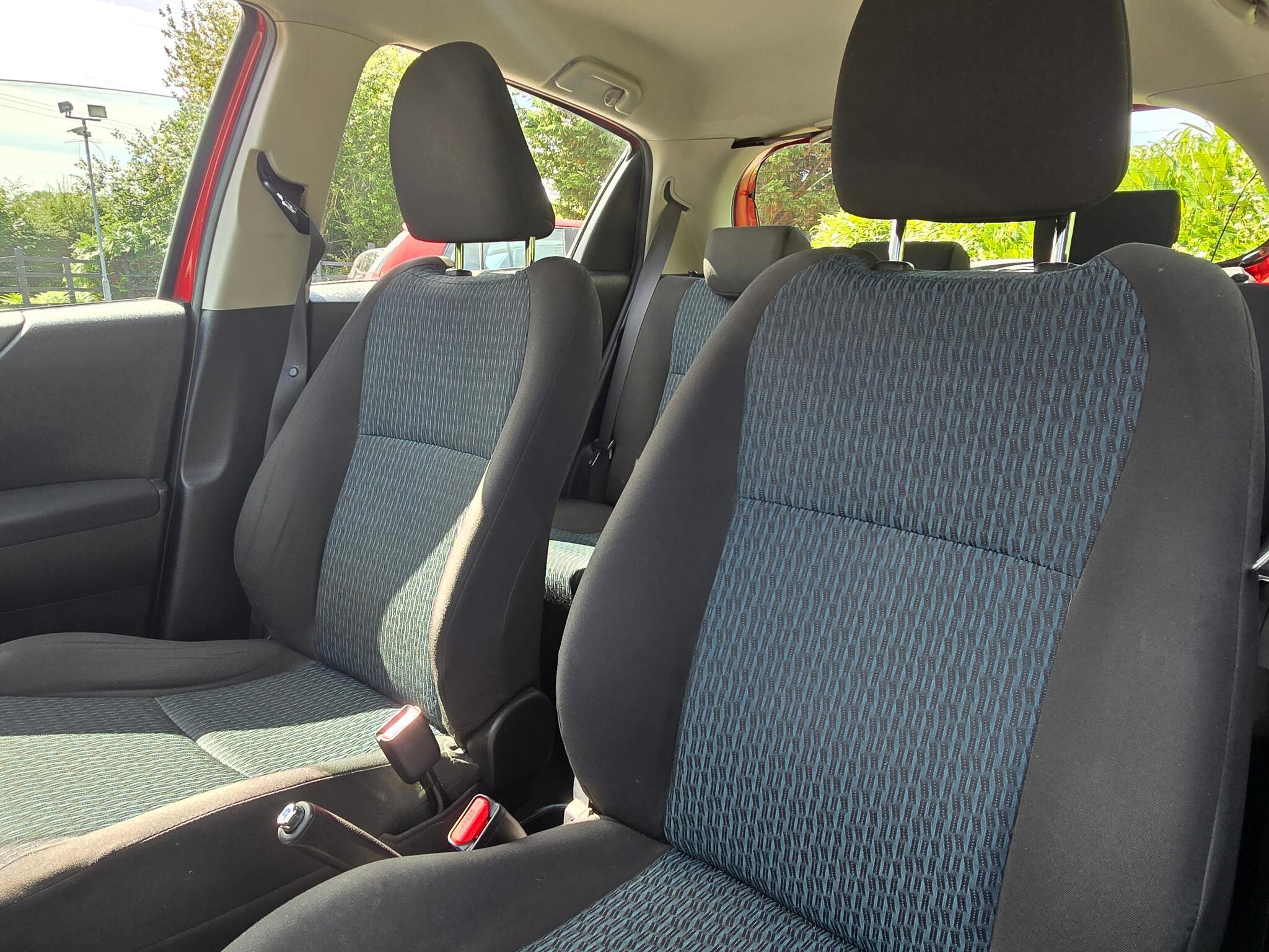 Toyota Yaris - Image 8