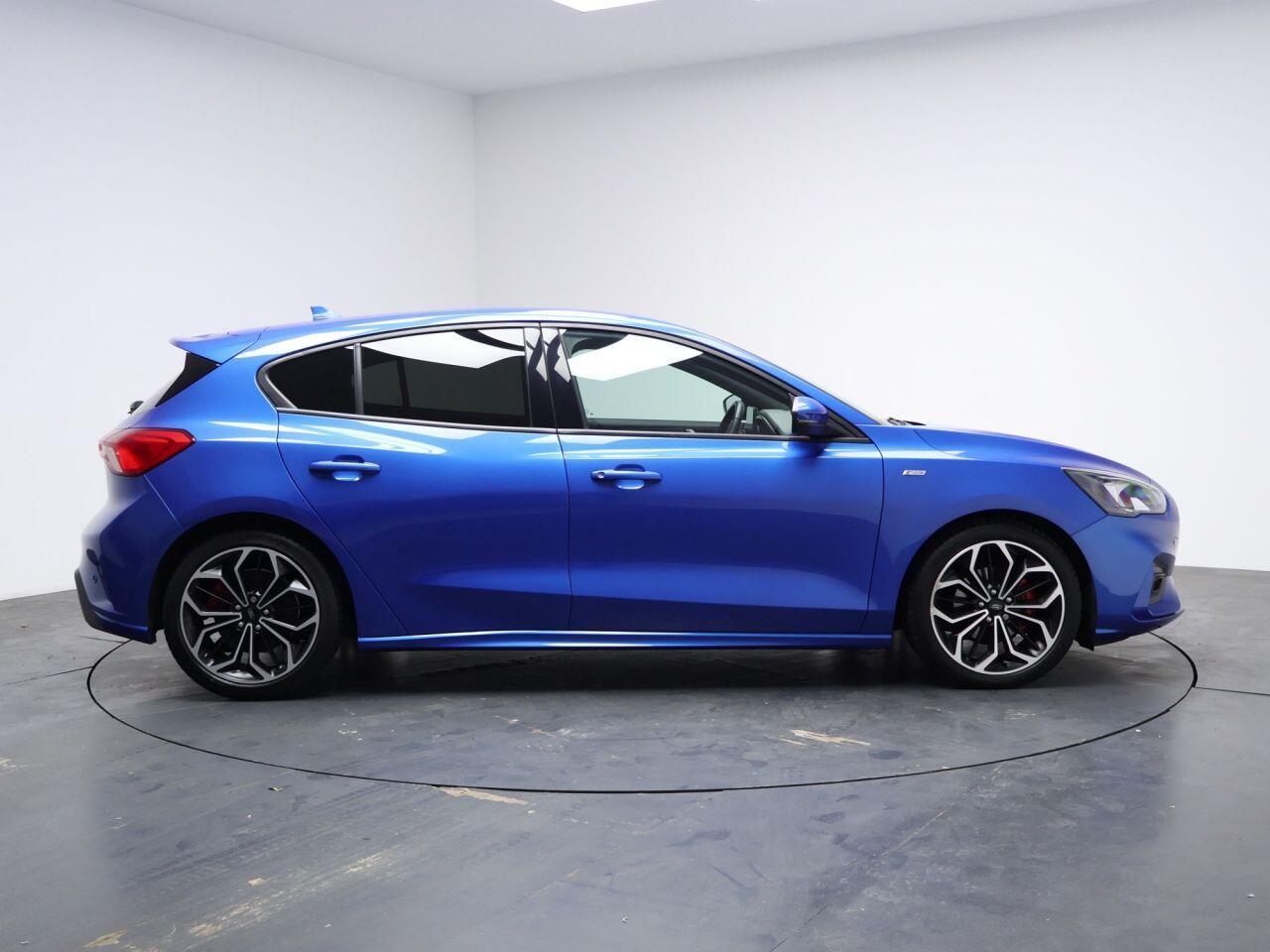 Ford Focus - Image 13