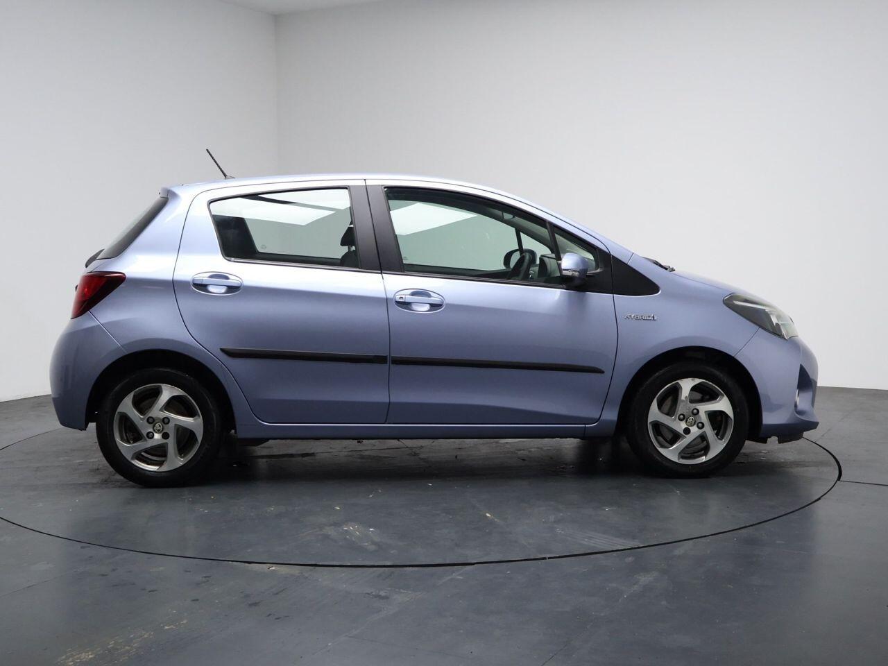 Toyota Yaris - Image 8