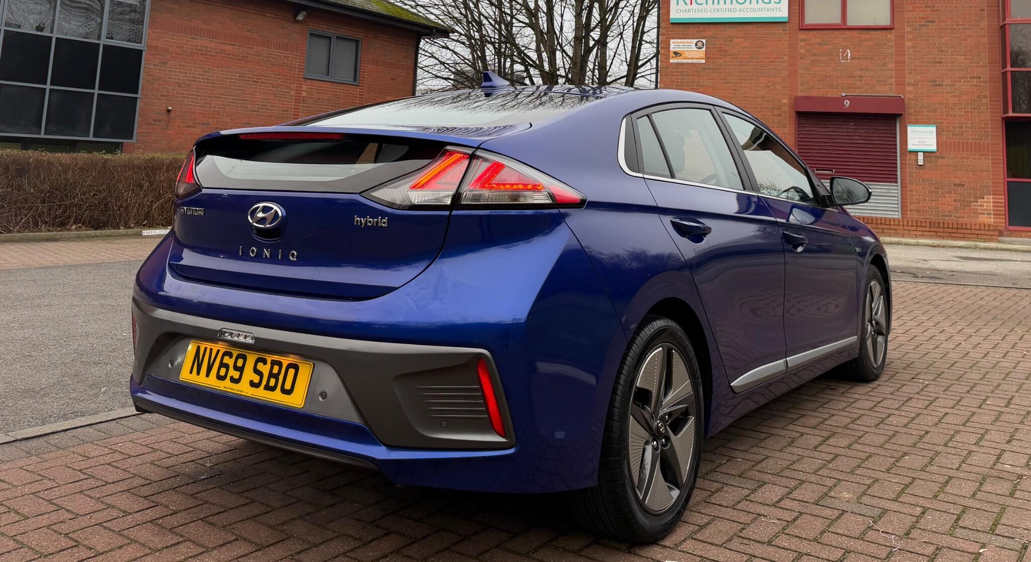 Hyundai Ioniq - Image 31