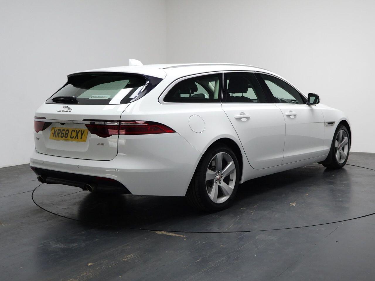 Jaguar XF - Image 12