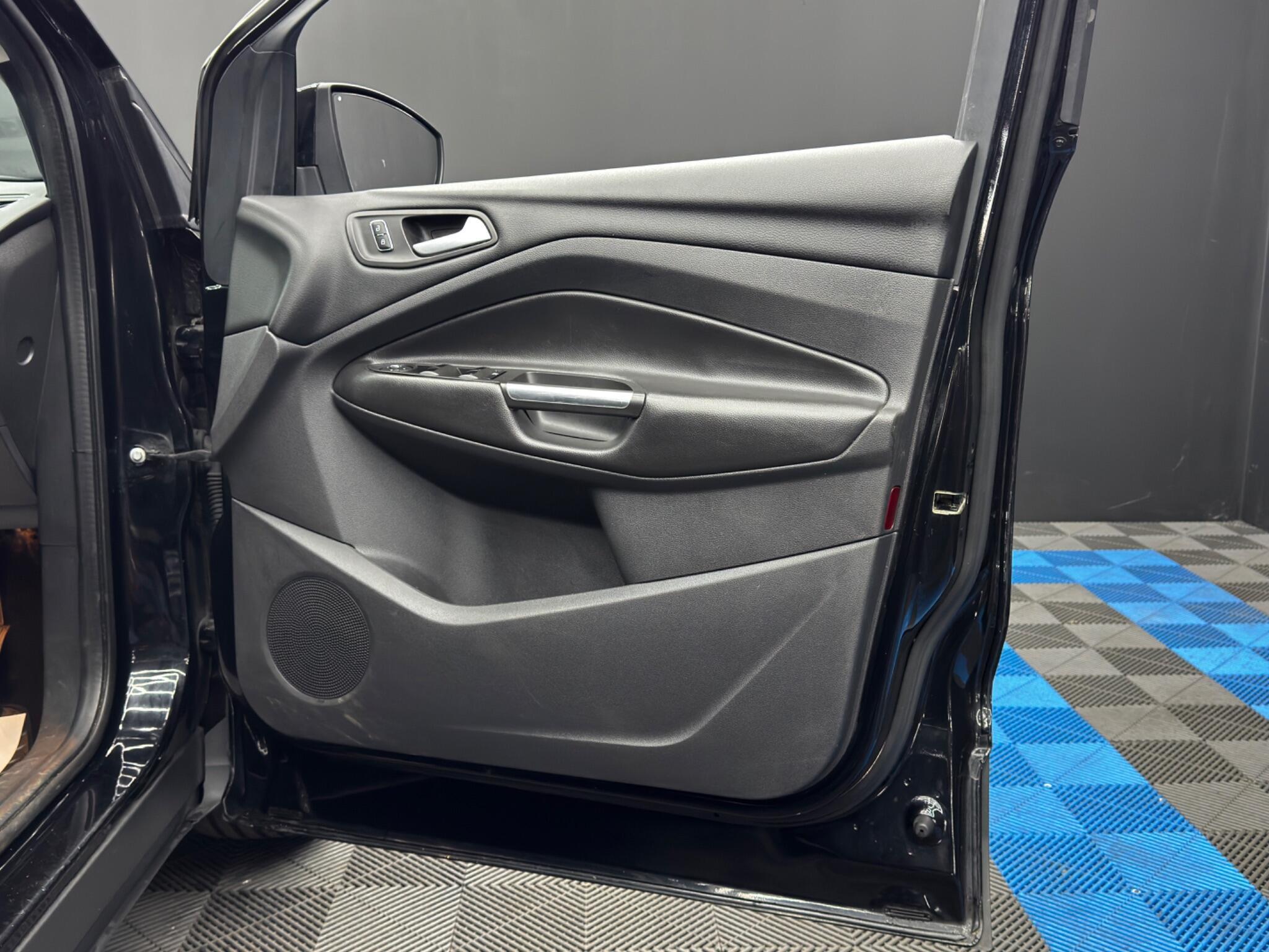 Ford Kuga - Image 34