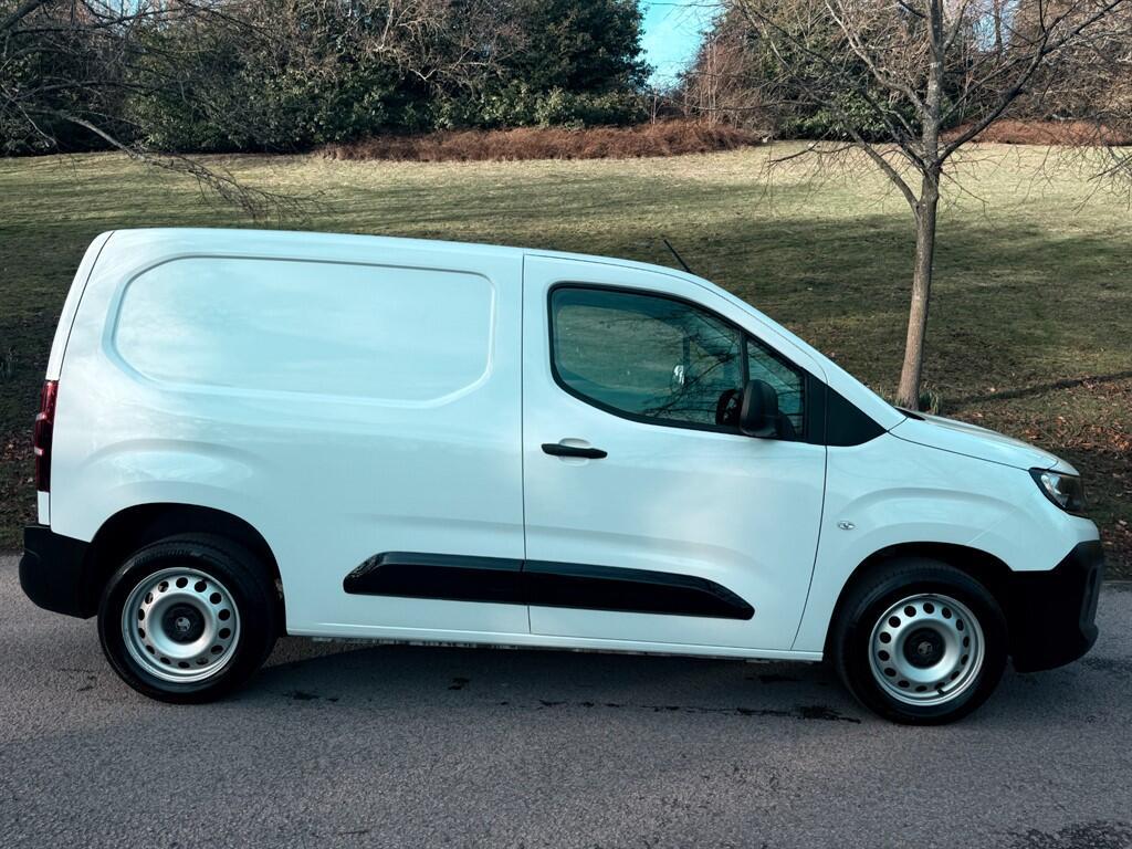 Vauxhall Combo - Image 2