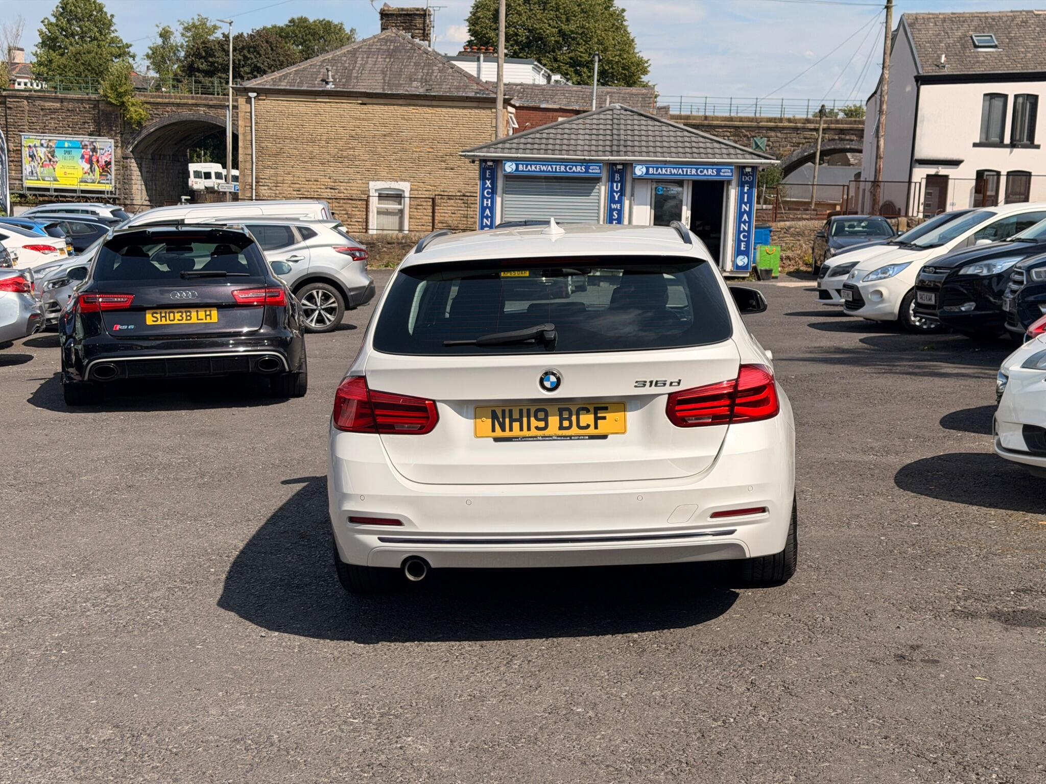 BMW 3 Series - Image 6