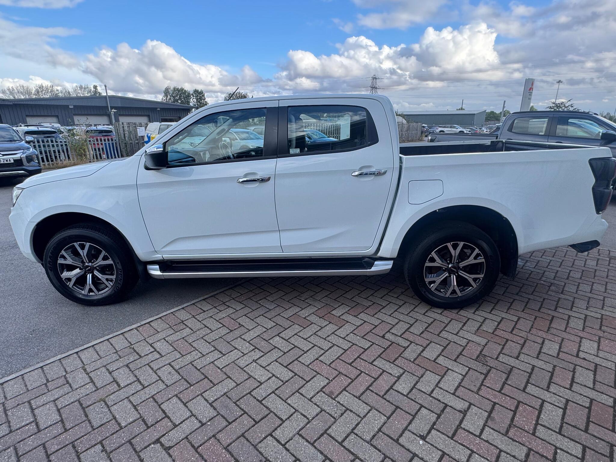 Isuzu D-MAX - Image 3