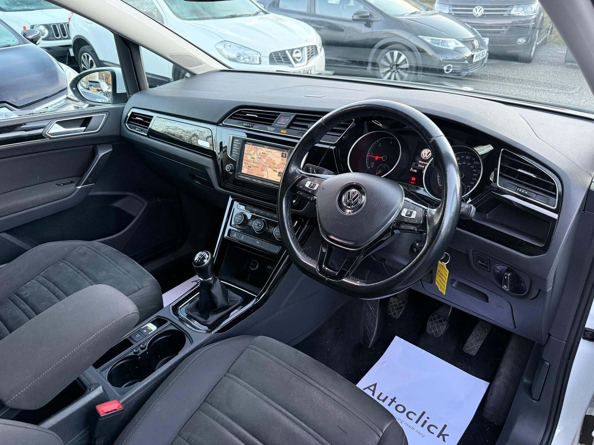 Volkswagen Touran - Image 22