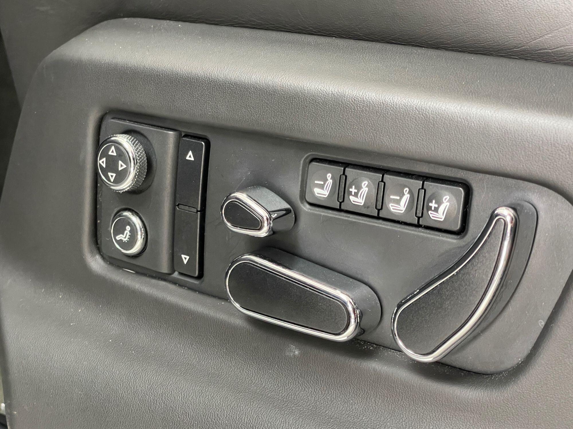 Bentley Bentayga - Image 43