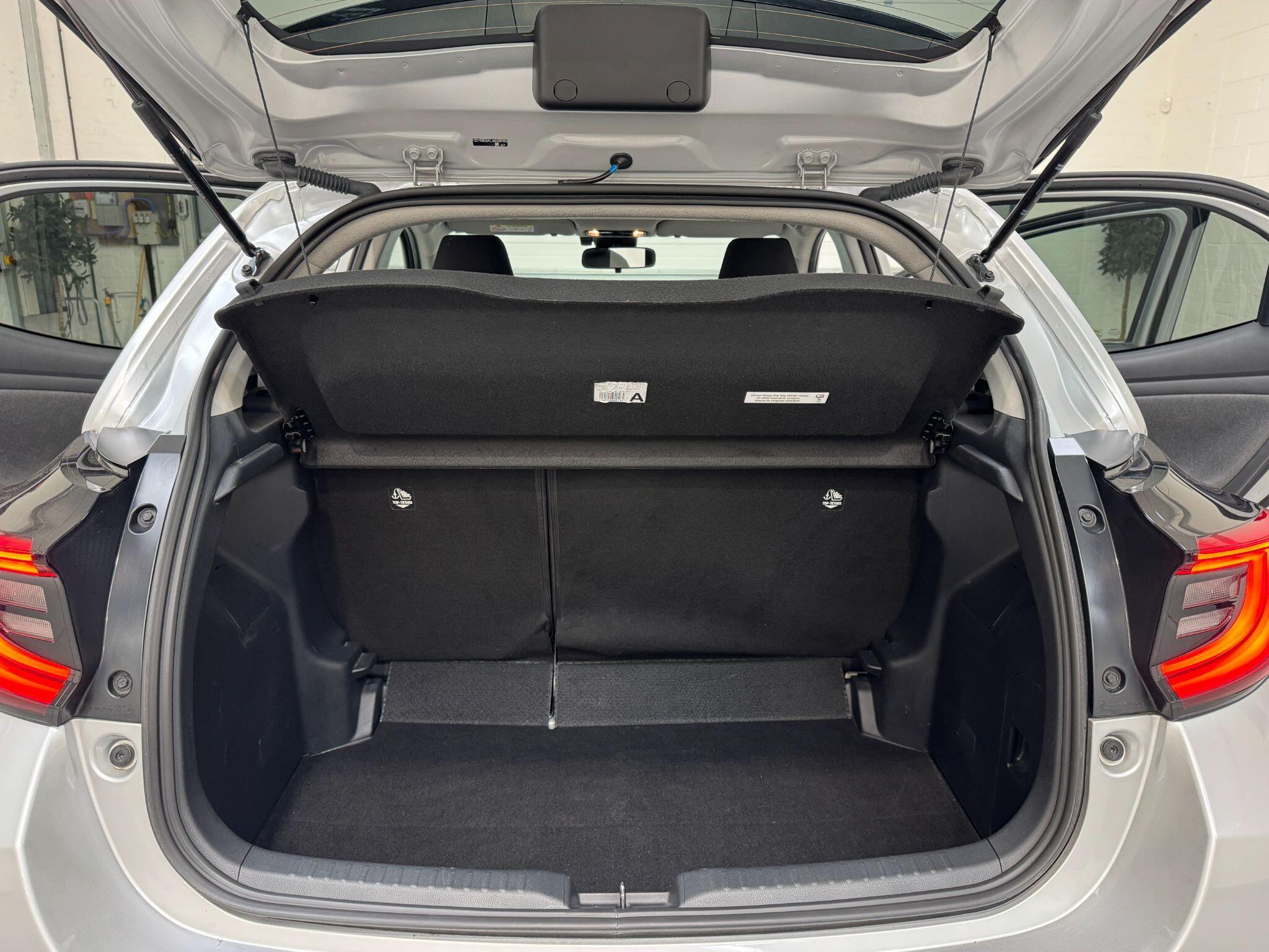 Toyota Yaris - Image 48