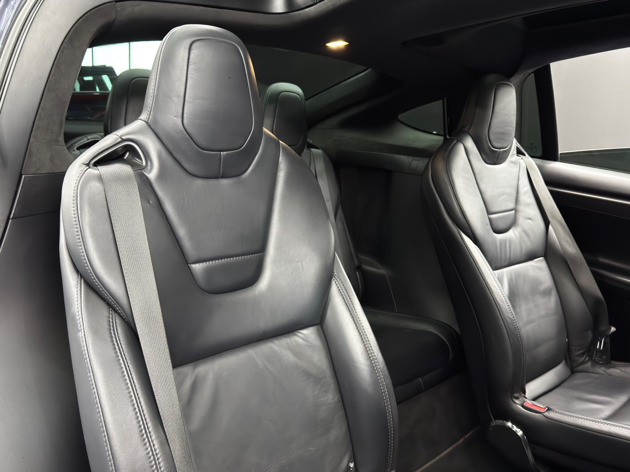 Tesla Model X - Image 16