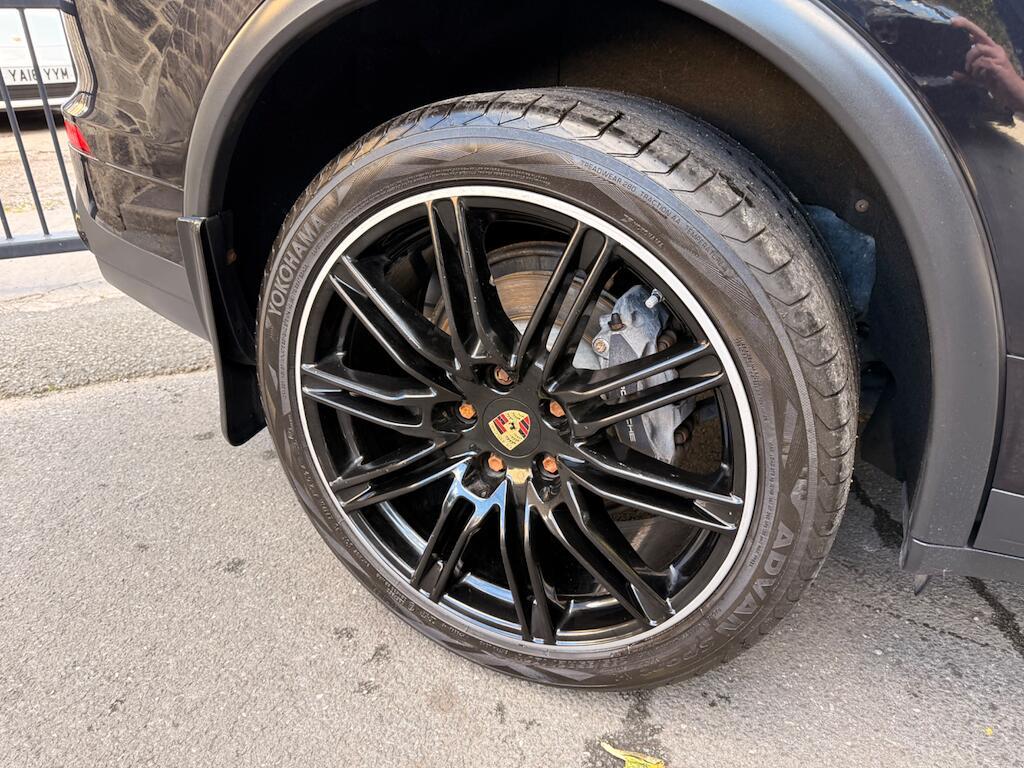 Porsche Cayenne - Image 14