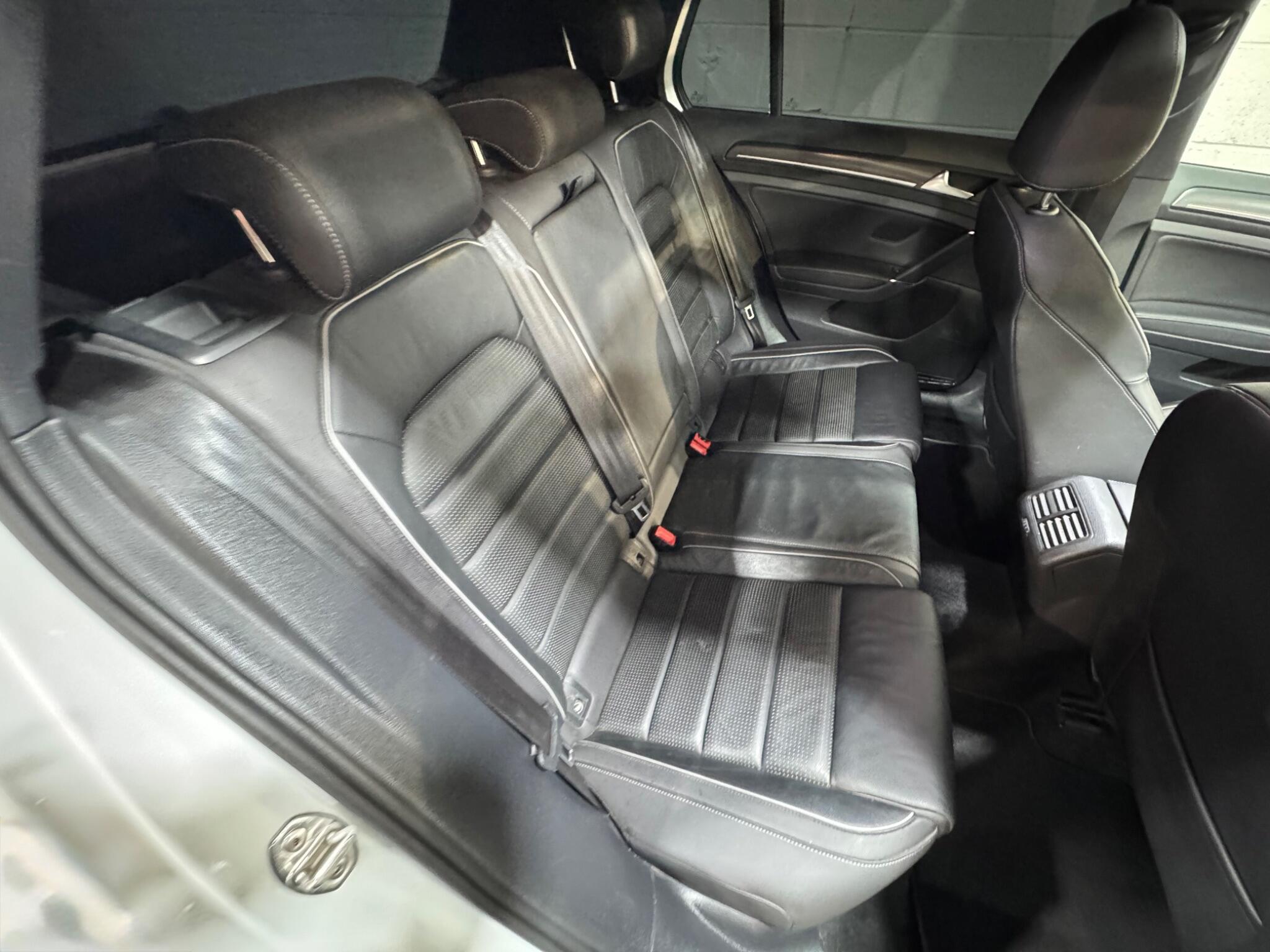 Volkswagen Golf - Image 12