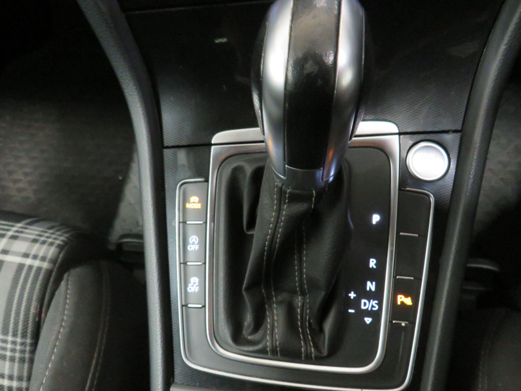 Volkswagen Golf - Image 20