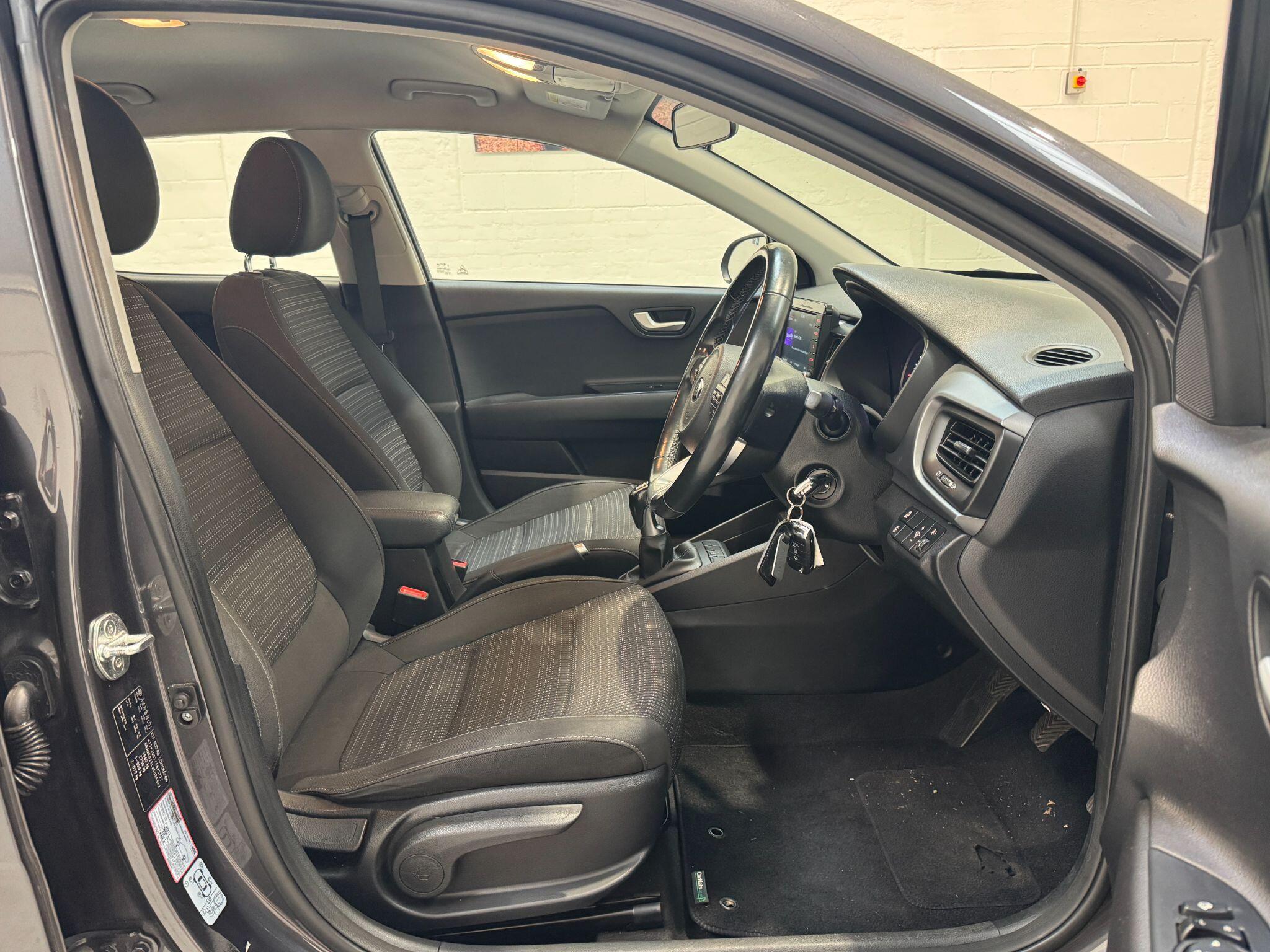 Kia Stonic - Image 18