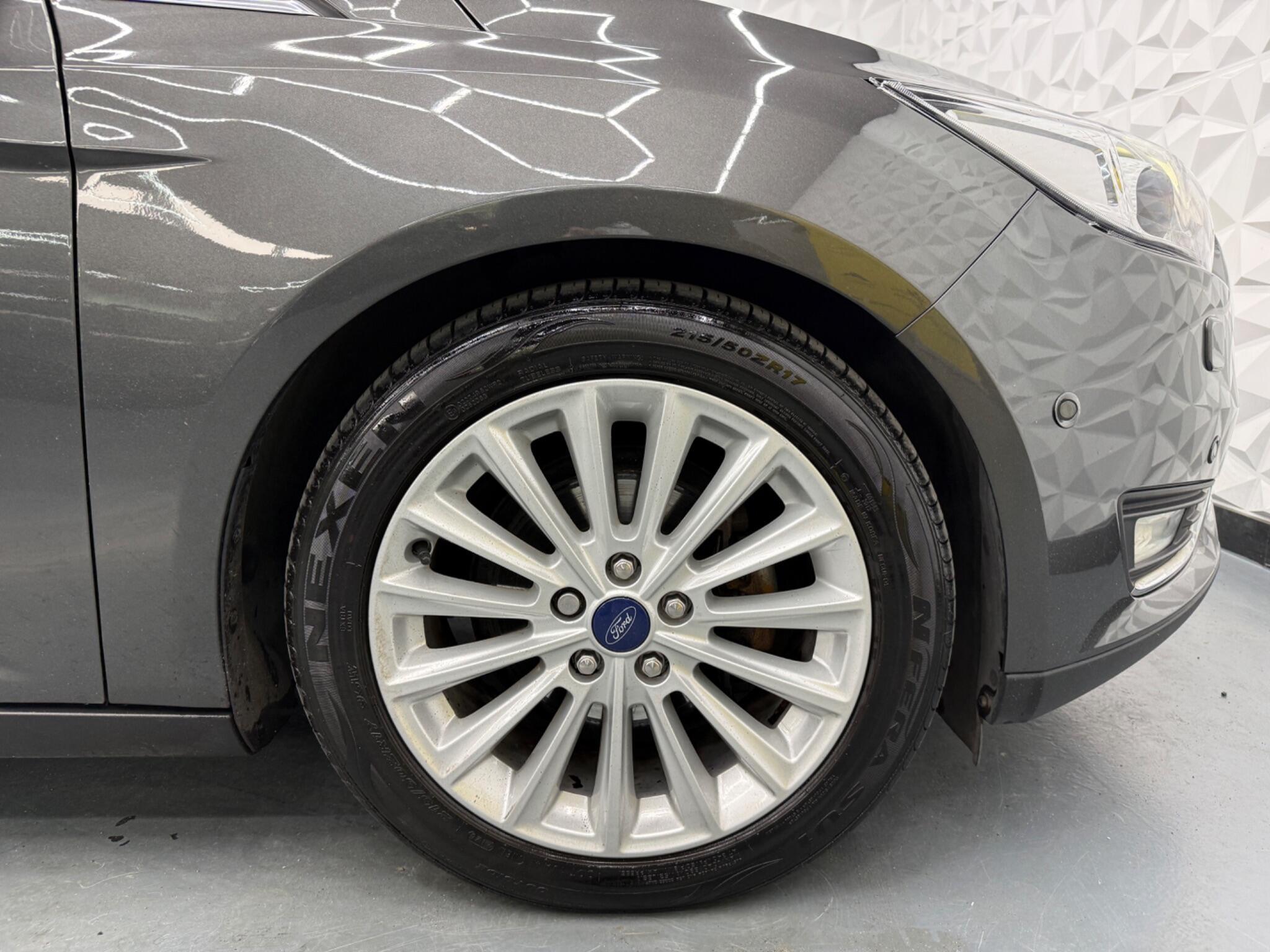 Ford Focus - Image 17
