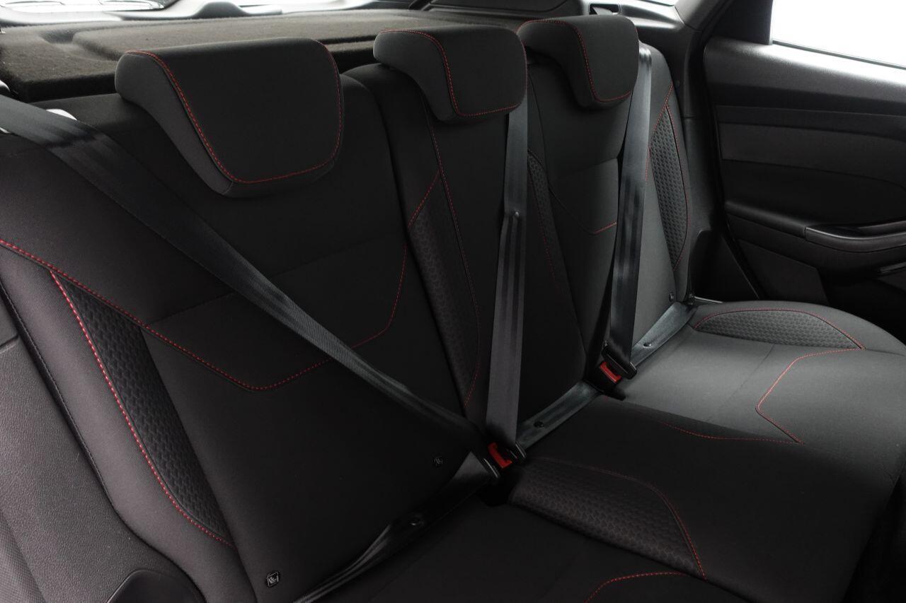 Ford Focus - Image 18